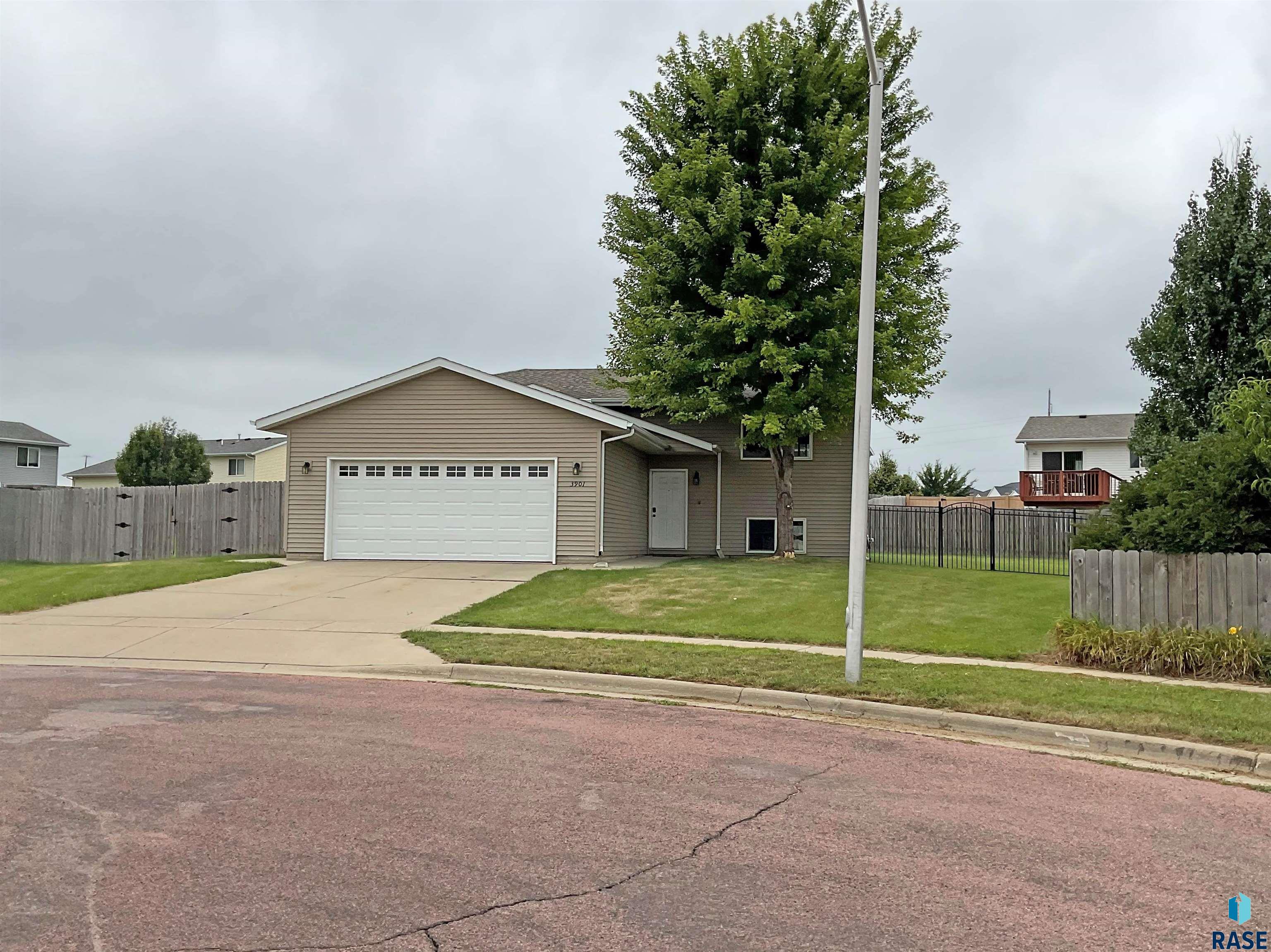 3901 N Briggs Circle — photo