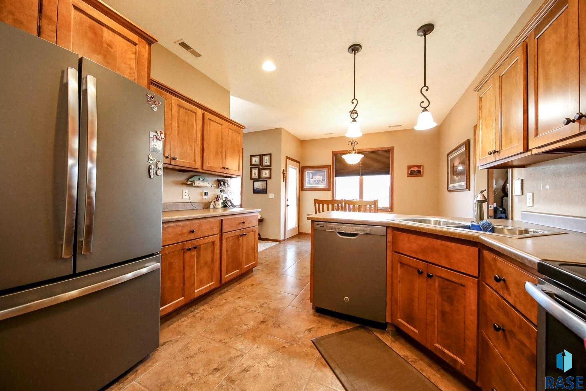 4501 E Kearney Place, Sioux Falls, SD 57110 — photo 2