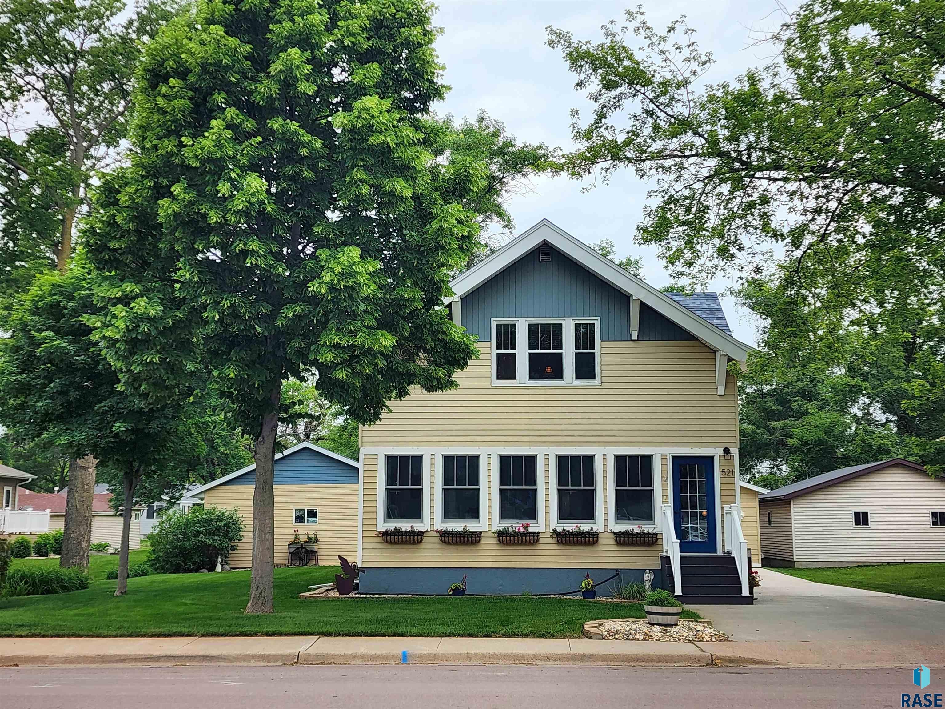 521 N Nebraska Street — photo