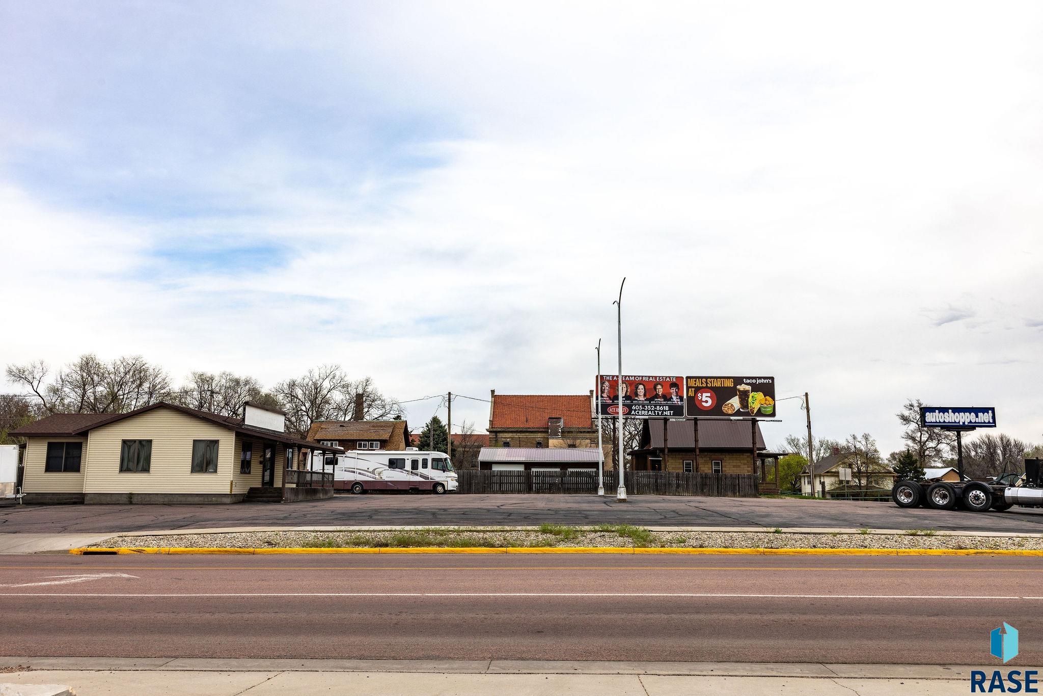 404 W 1st Avenue, Mitchell, SD 57301 — photo 2