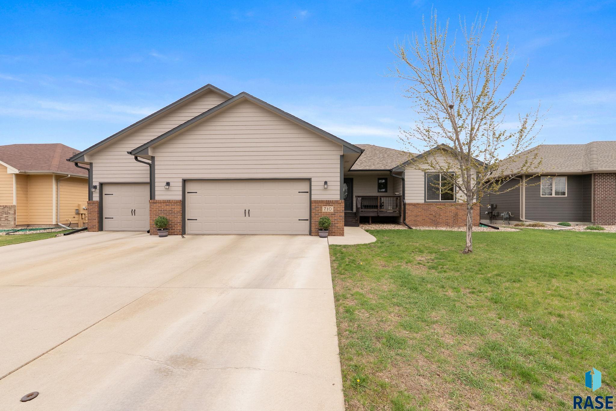 710 Fox Court — photo