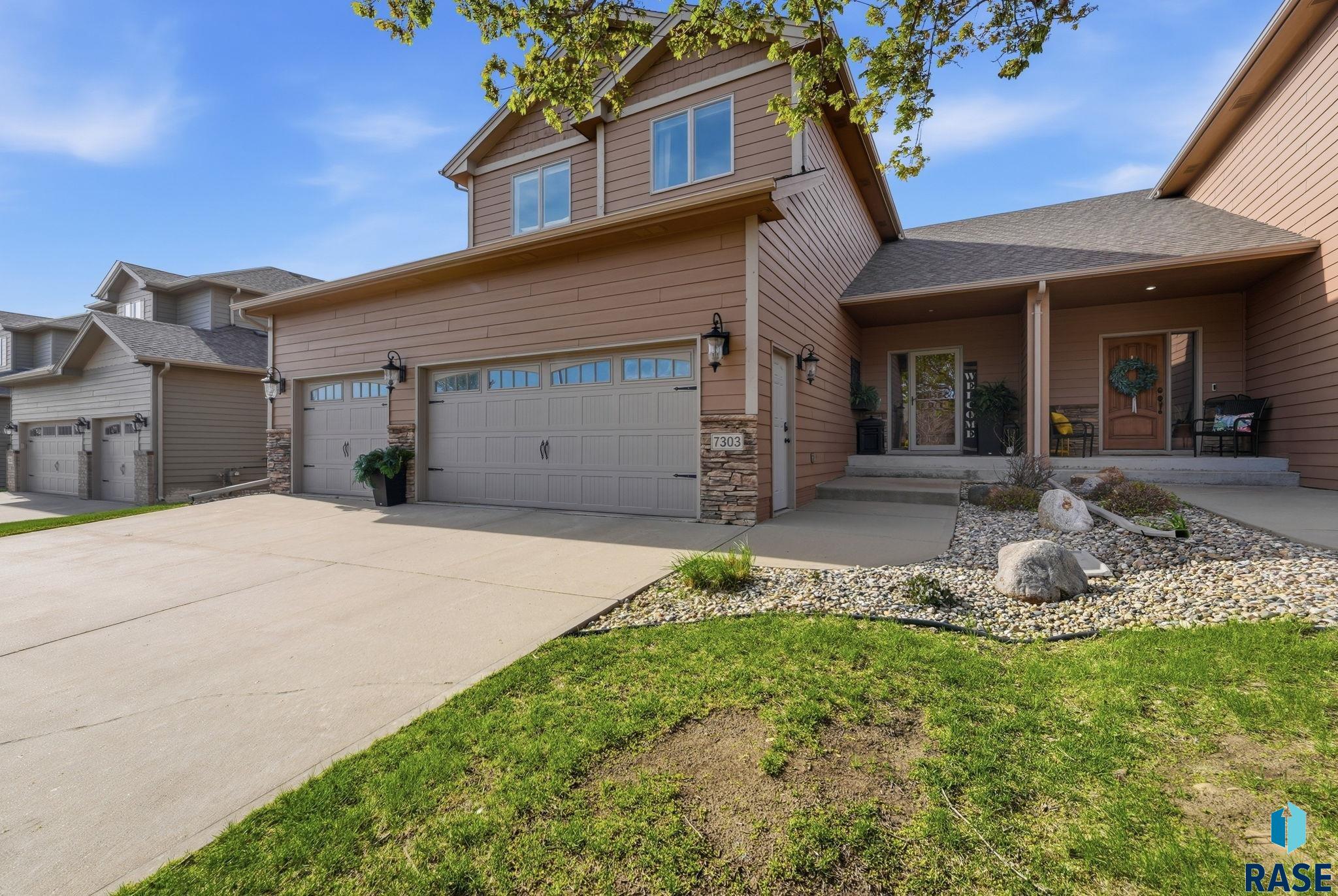 7303 S Grand Arbor Court — photo