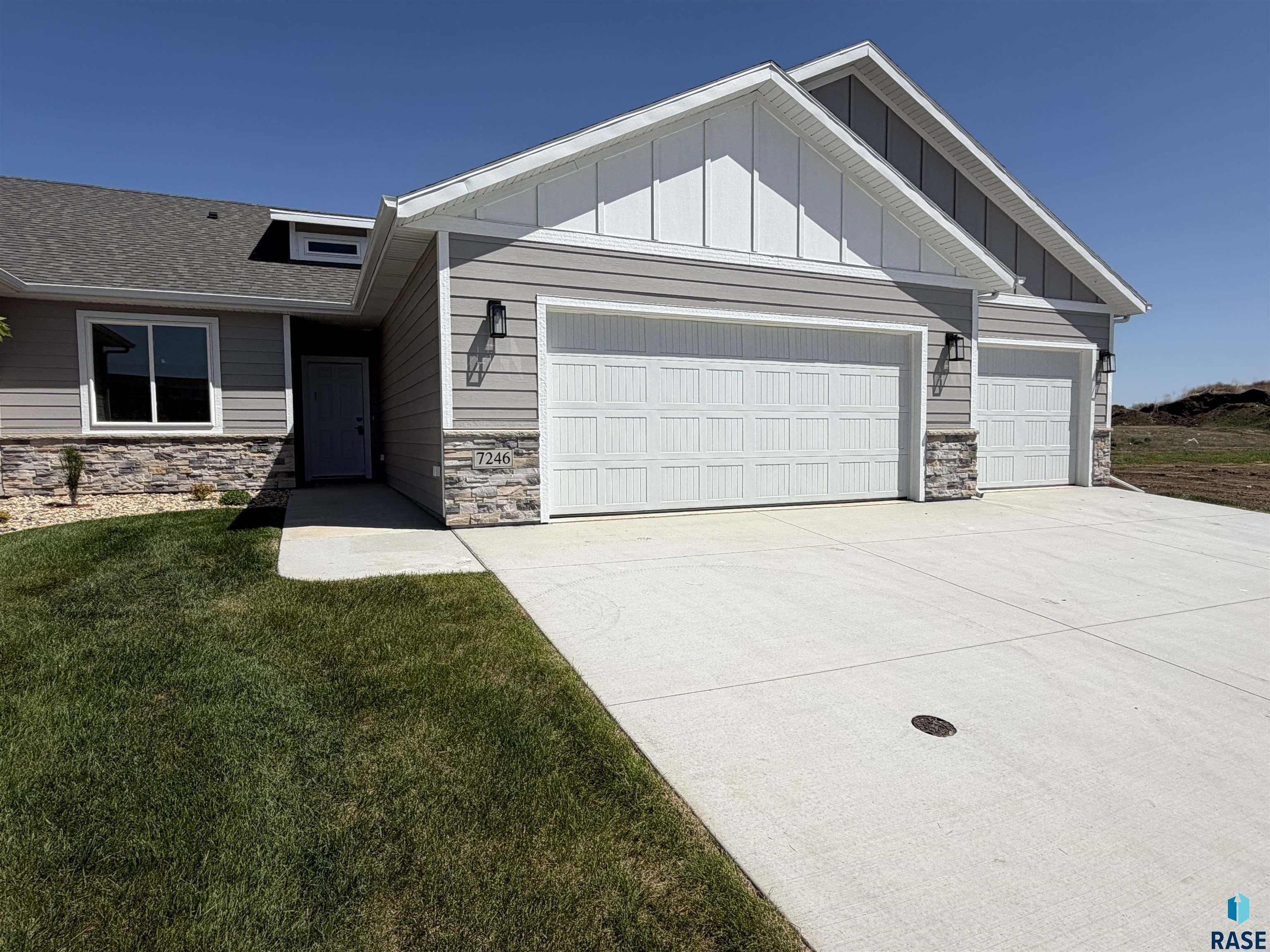 7246 E Waters Edge Place — photo