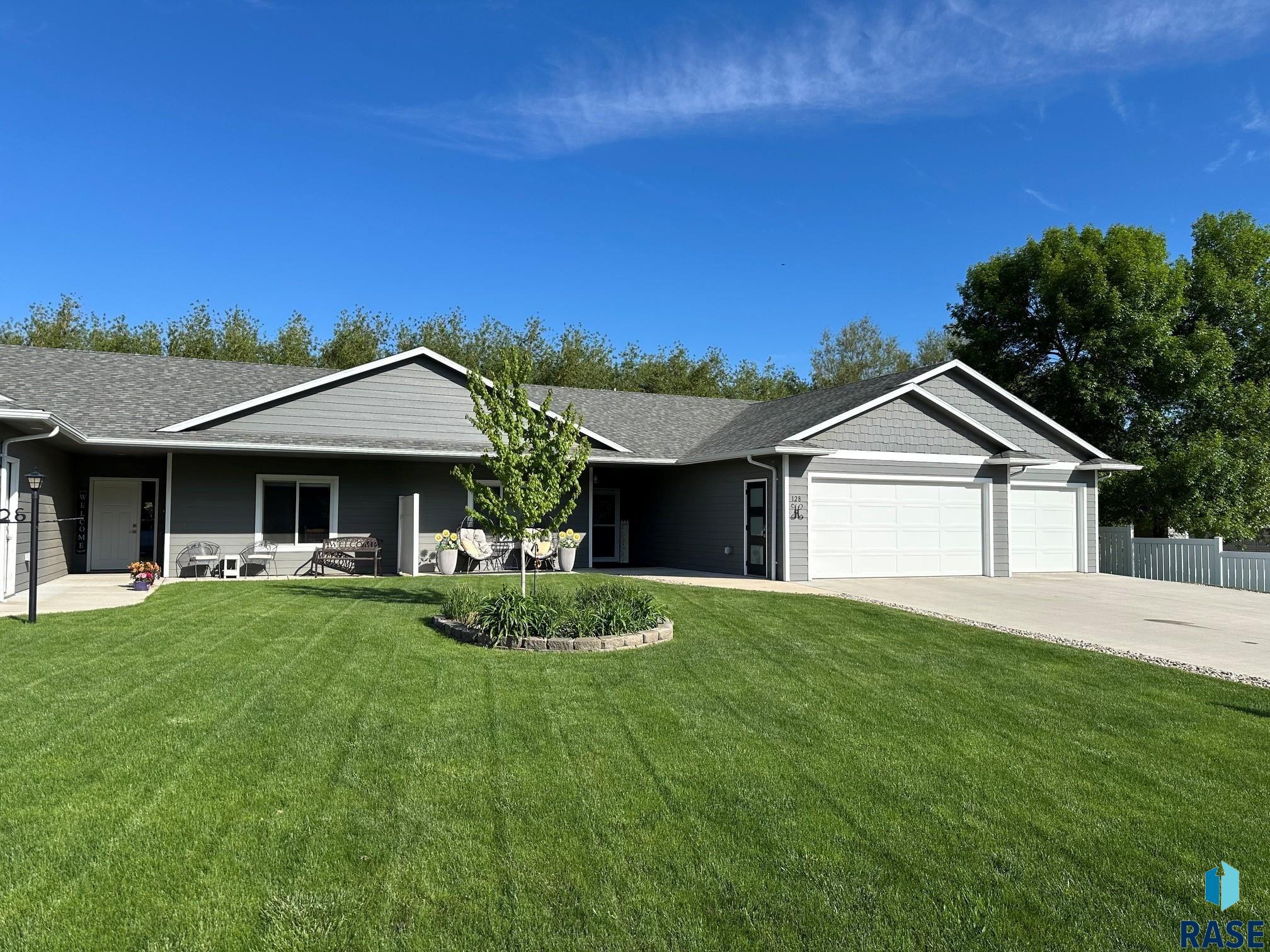 128 Silver Creek Drive — photo