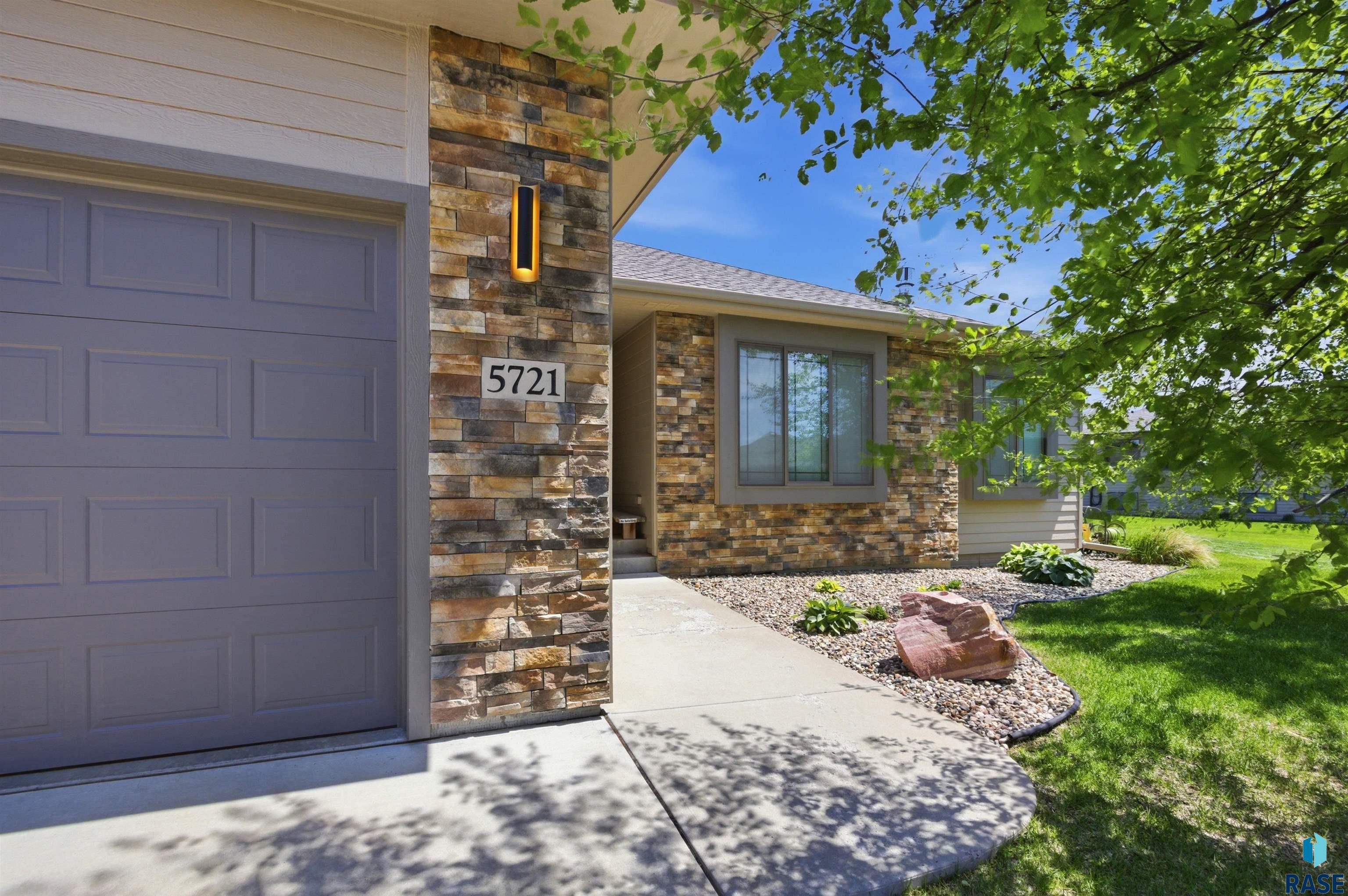 5721 E Robin Oak Circle — photo