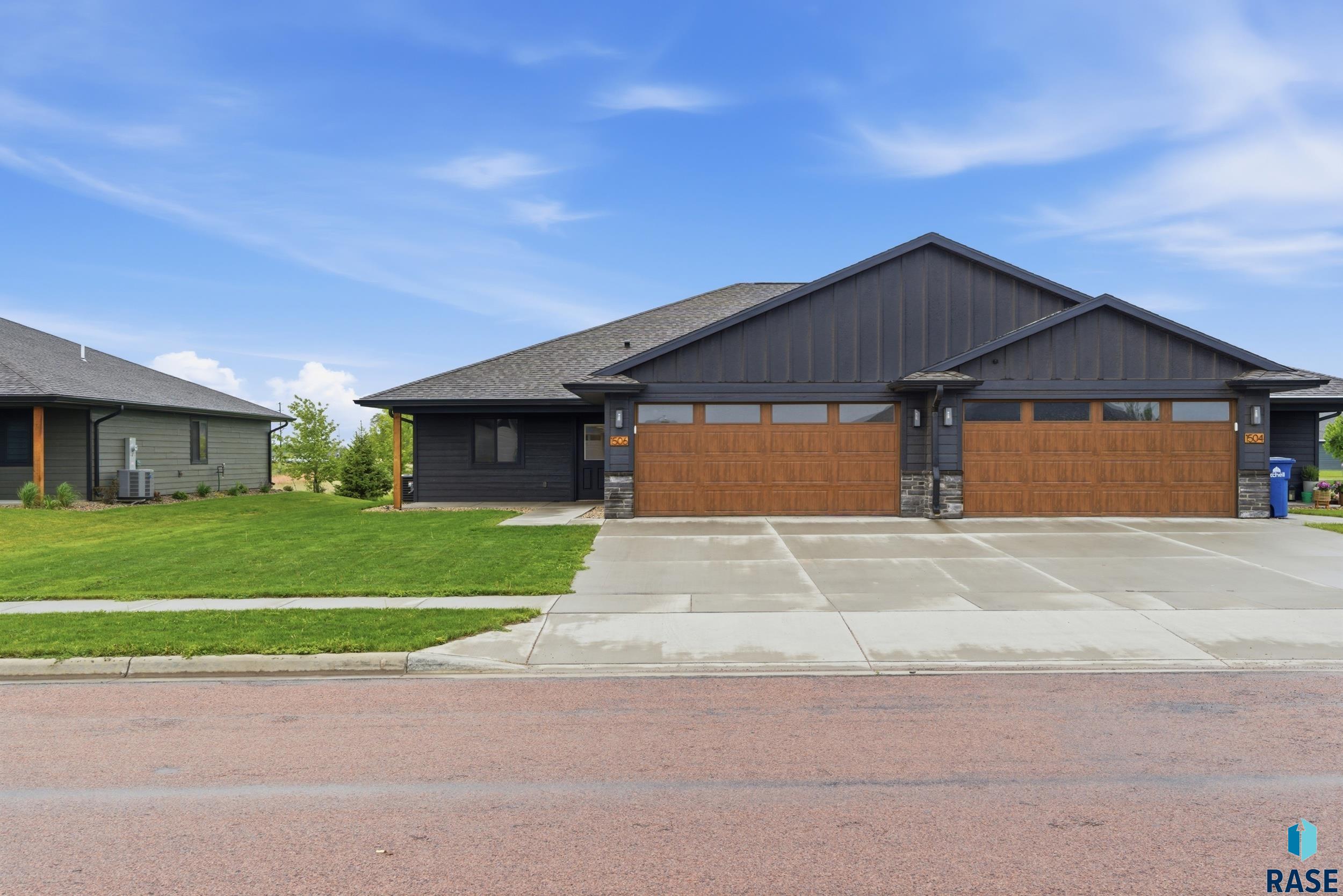 1506 W 20th Avenue, Mitchell, SD 57301 — photo 2