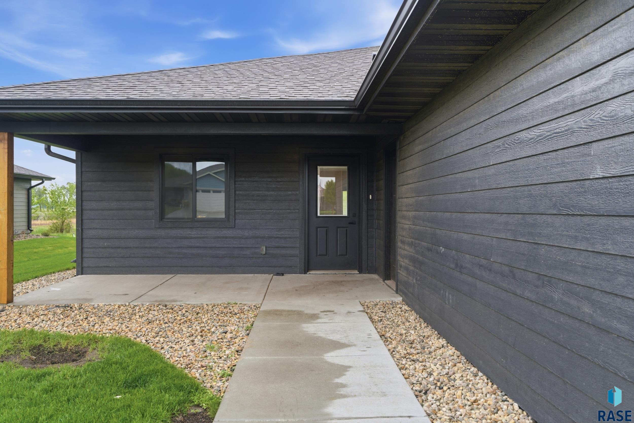 1506 W 20th Avenue, Mitchell, SD 57301 — photo 3