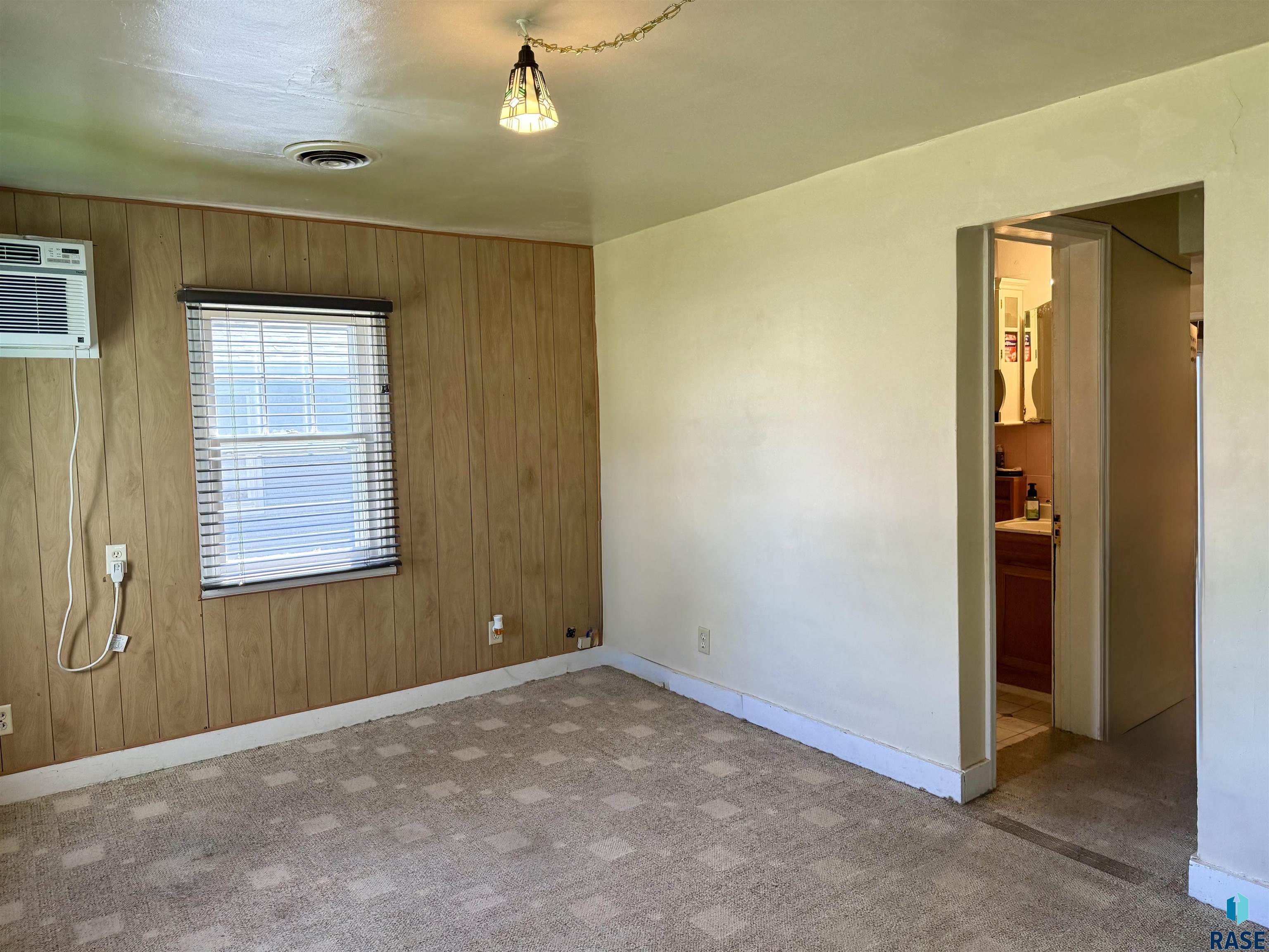 1031 E 1st Avenue, Mitchell, SD 57301 — photo 2