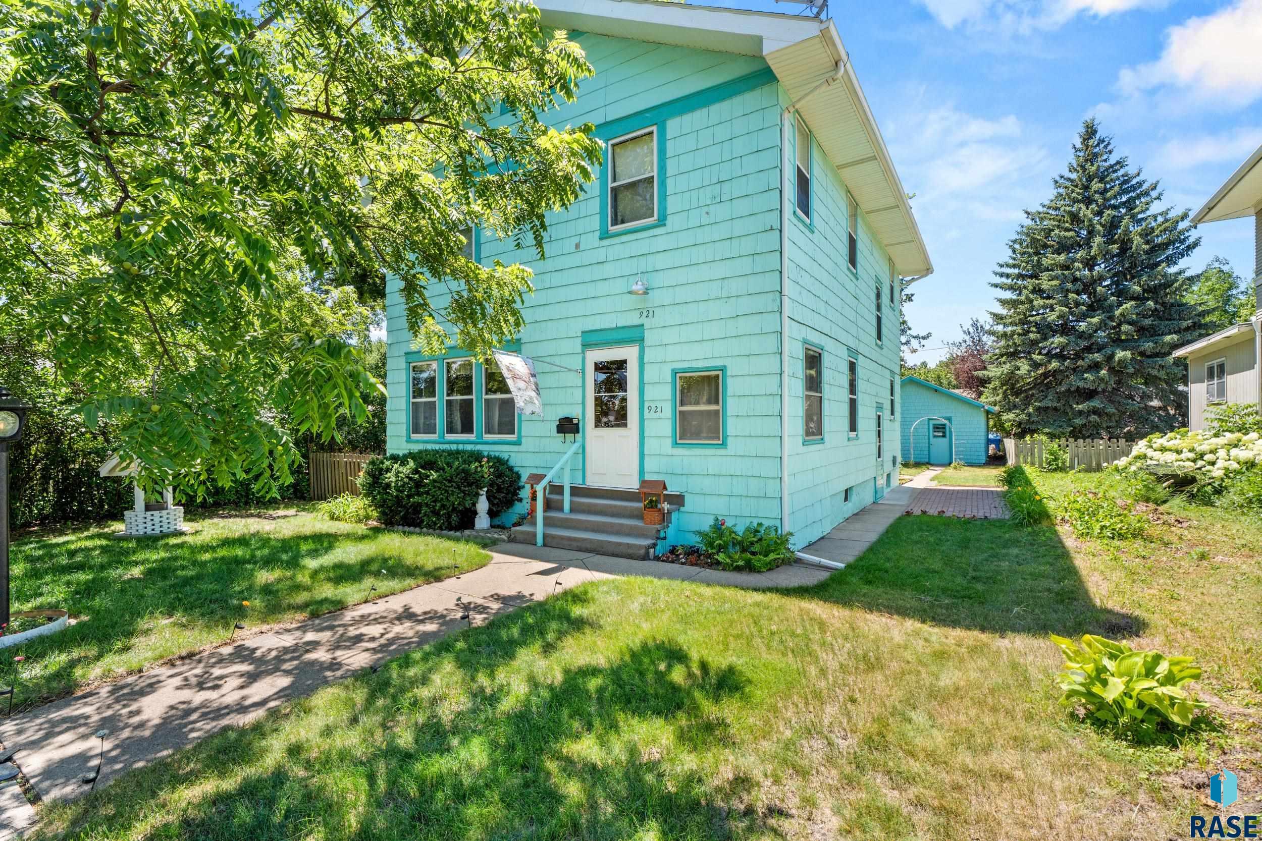 921 S Prairie Avenue — photo