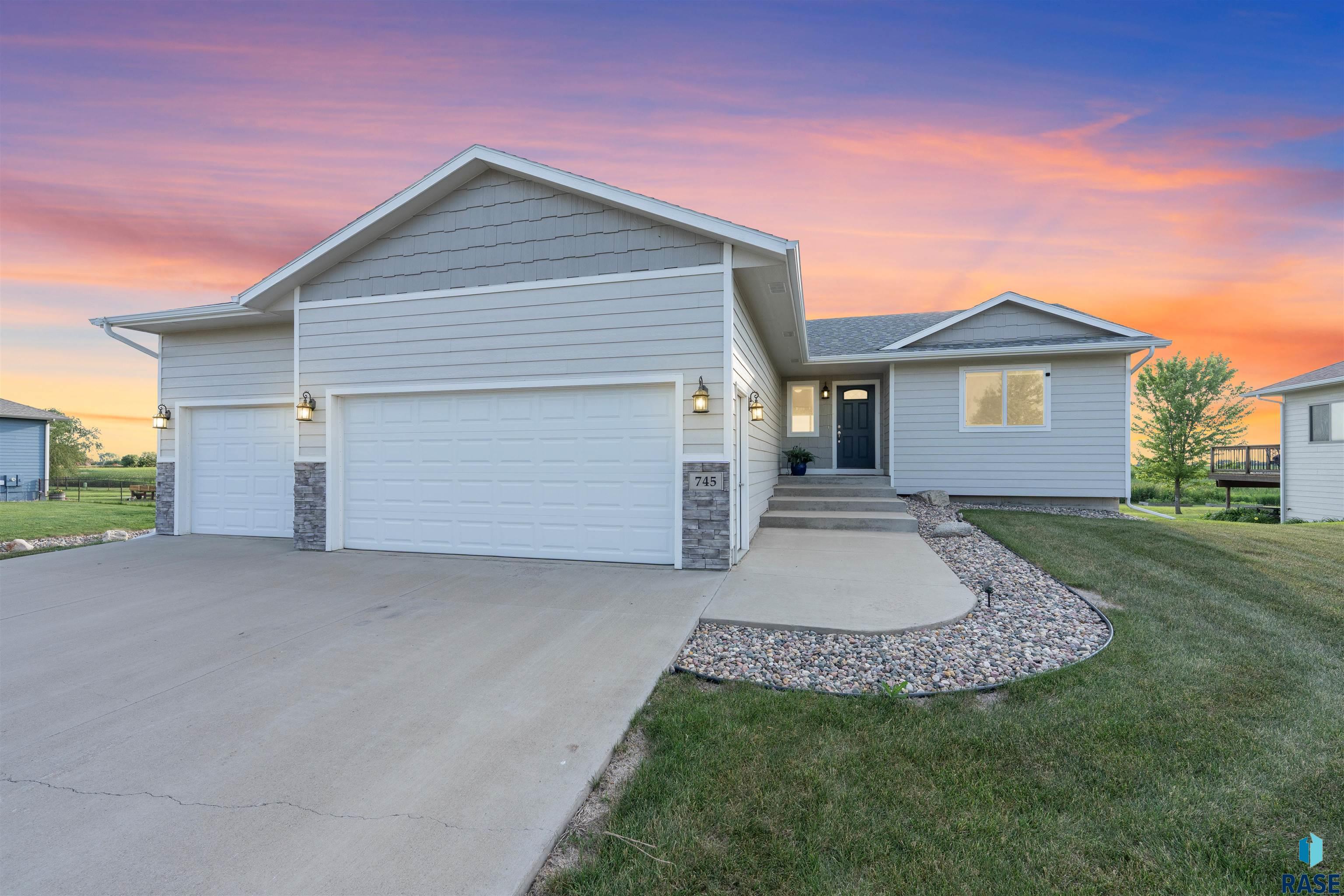 745 Fox Court — photo