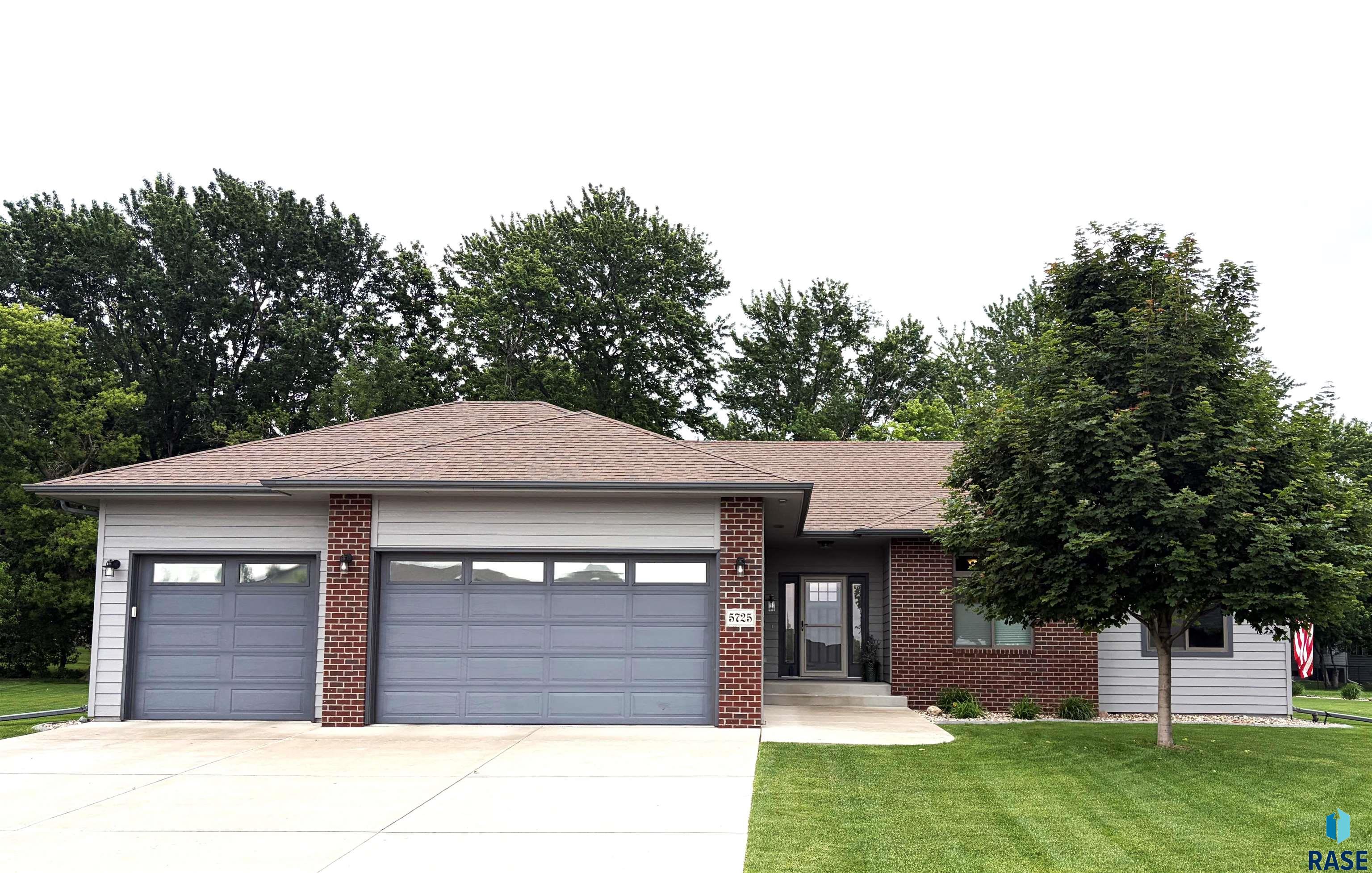 5725 E Meadow Oak Circle — photo