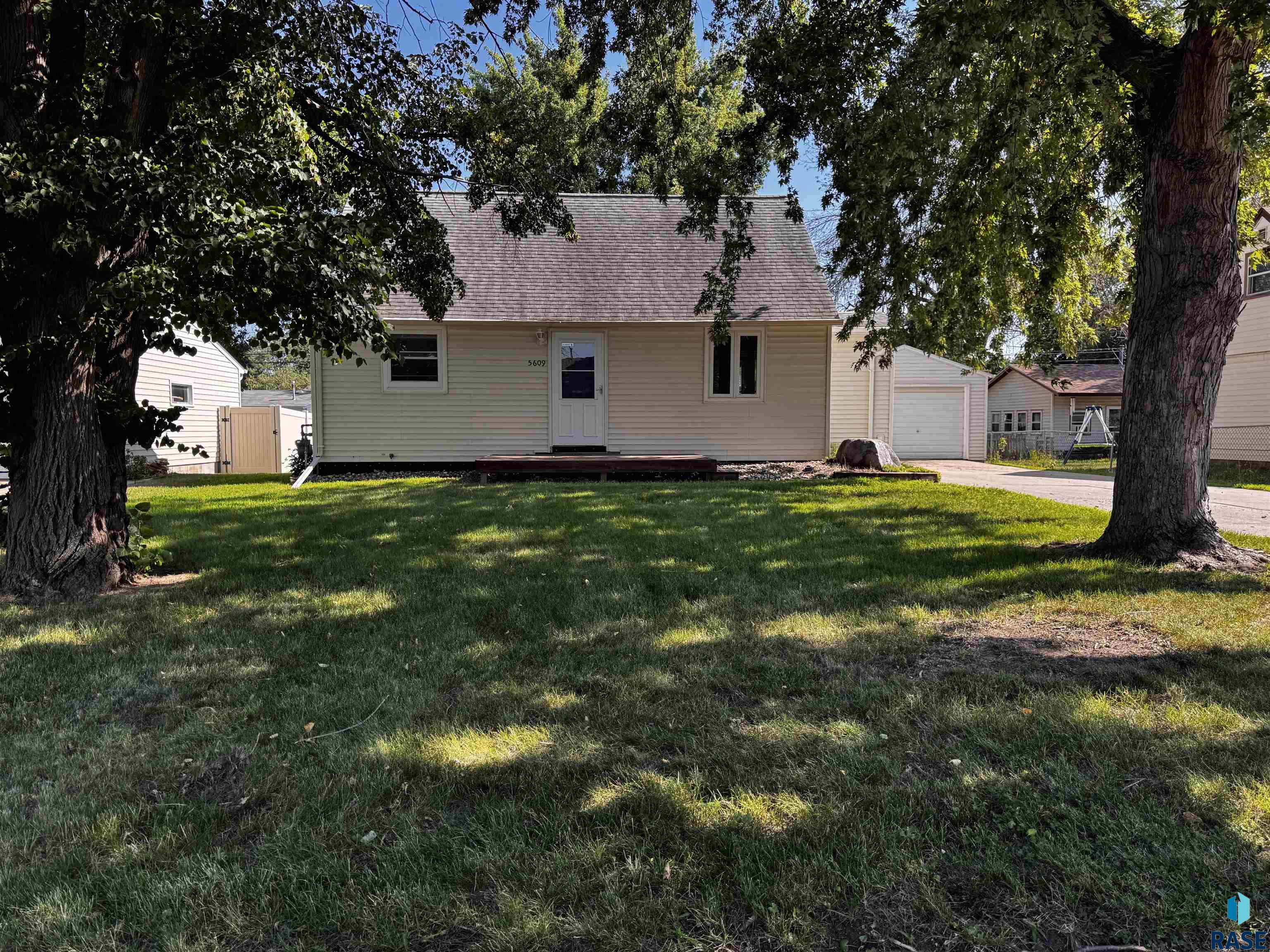 5609 W 15th Street — photo