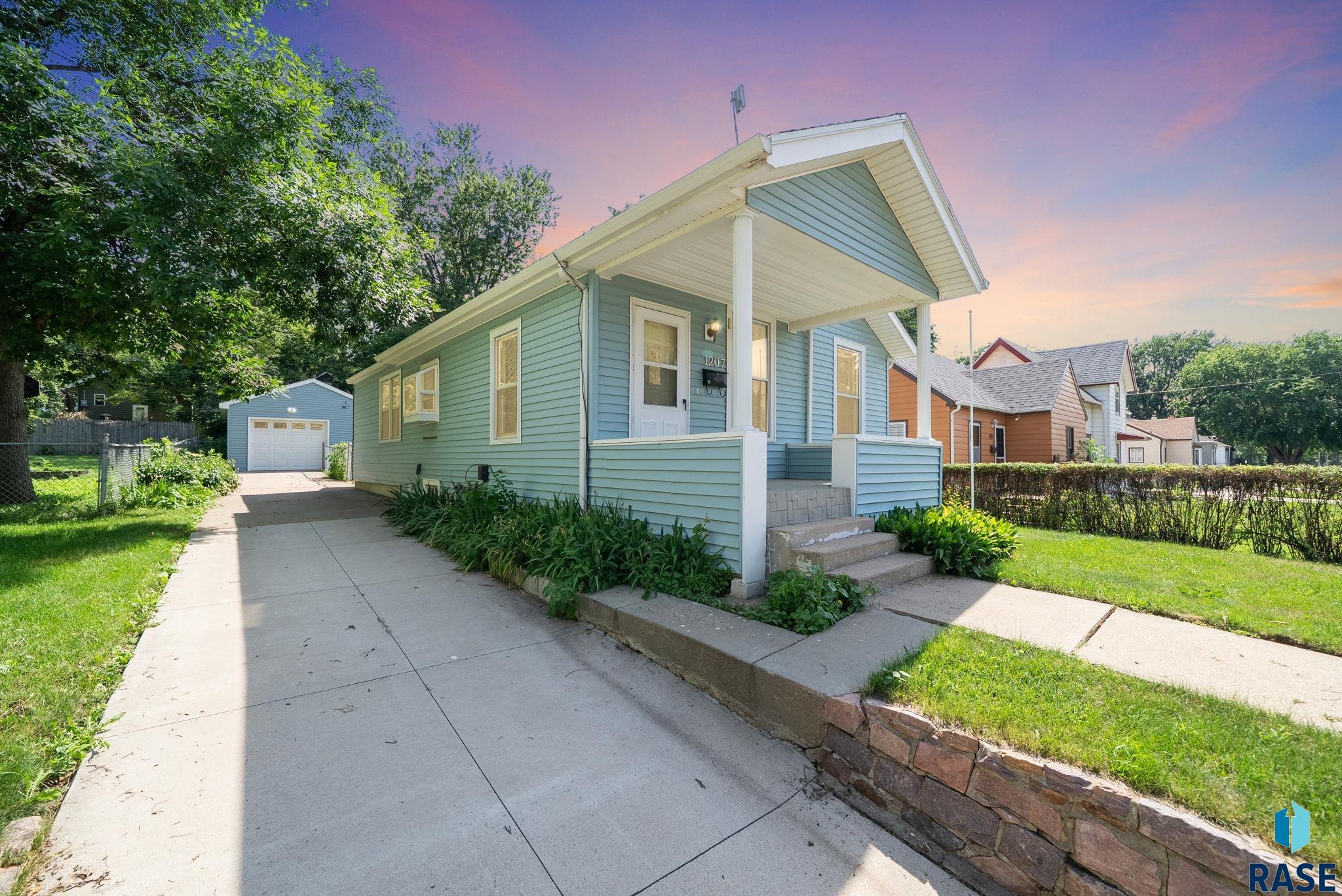 1207 W Sioux Street — photo