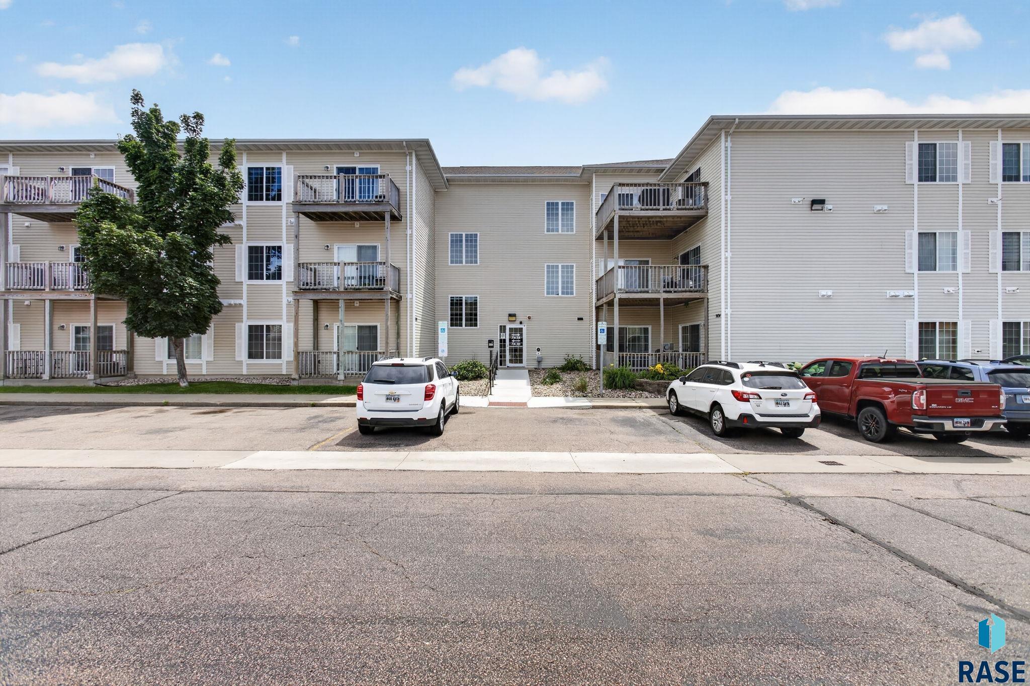 7434 S Louise Avenue 303 — photo