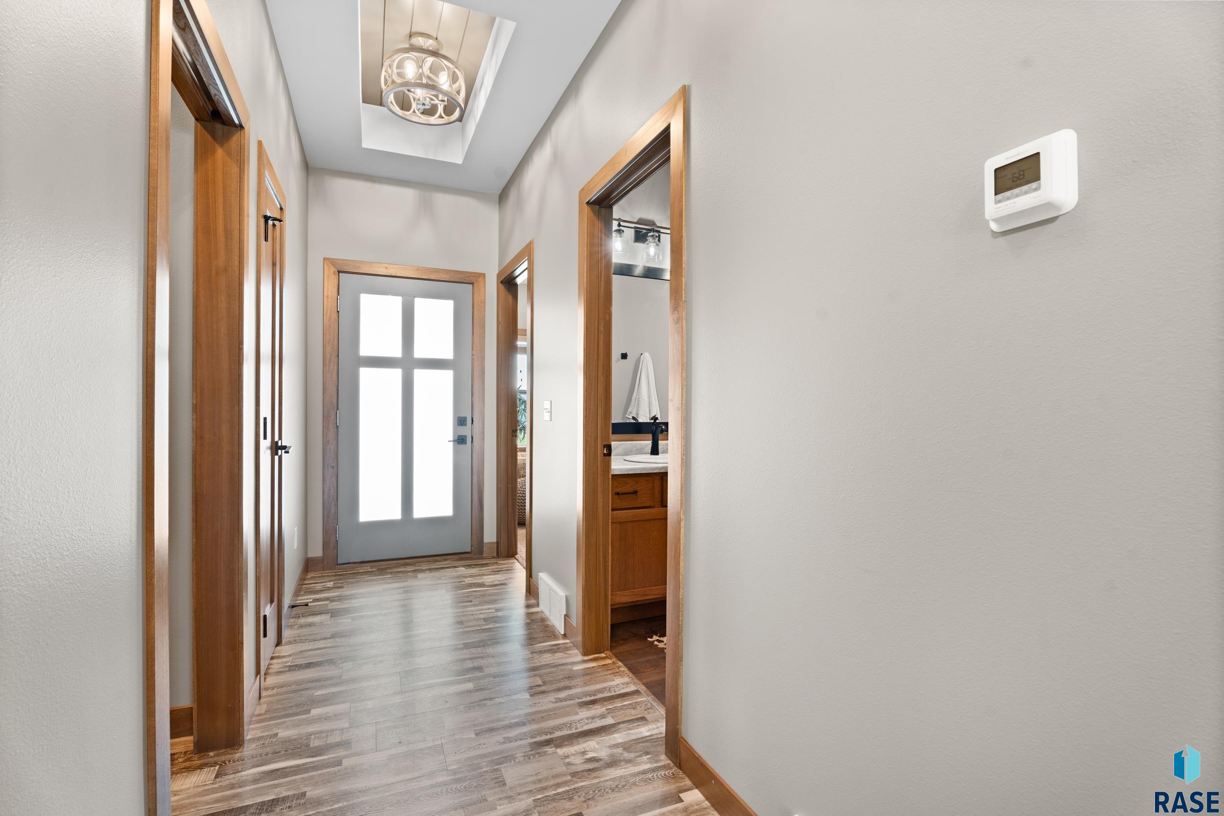612 E Lakeview Drive, Brandon, SD 57005 — photo 2