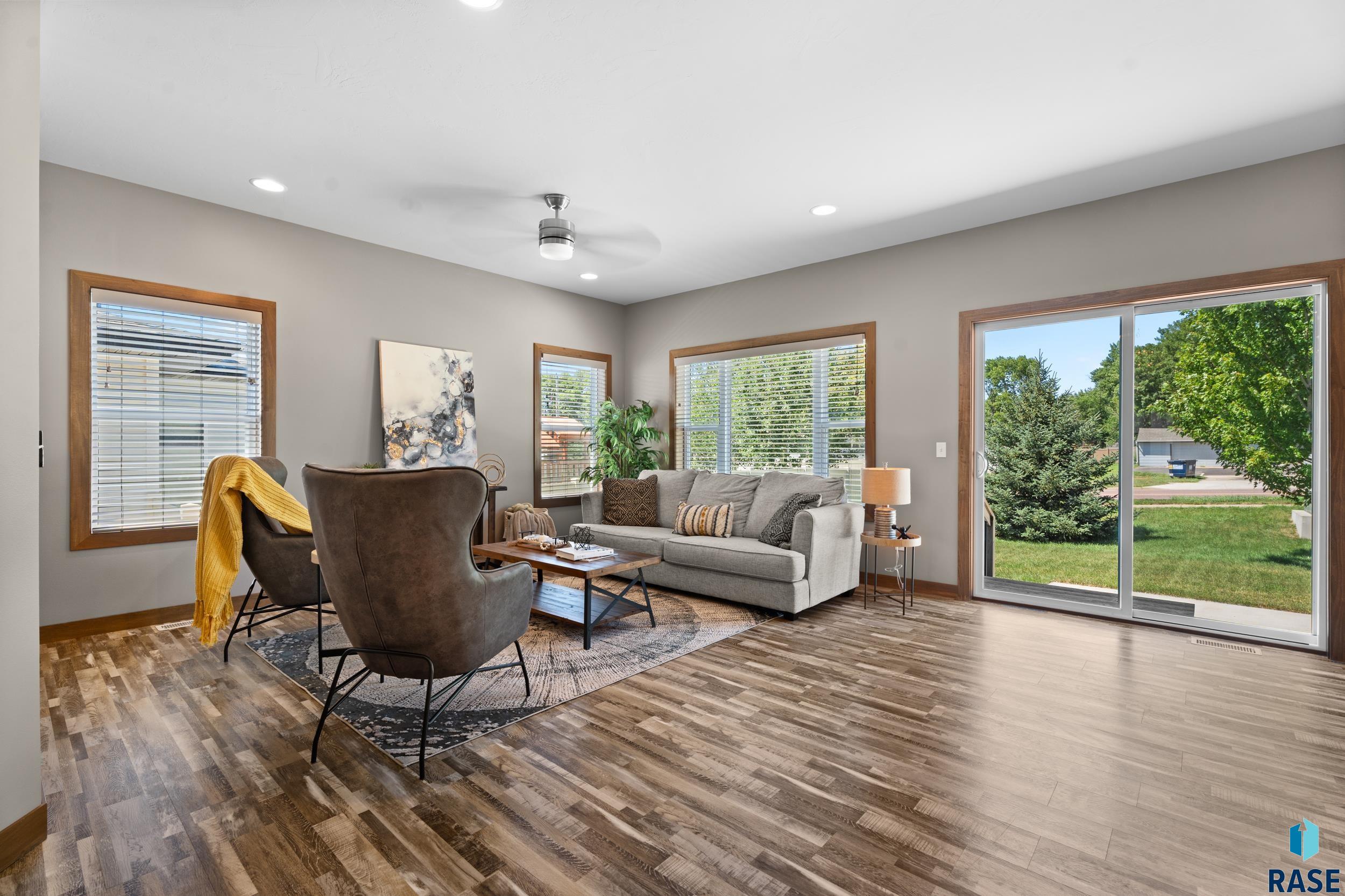 612 E Lakeview Drive, Brandon, SD 57005 — photo 3