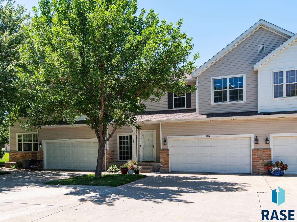 3207 W Ralph Rogers Road — photo