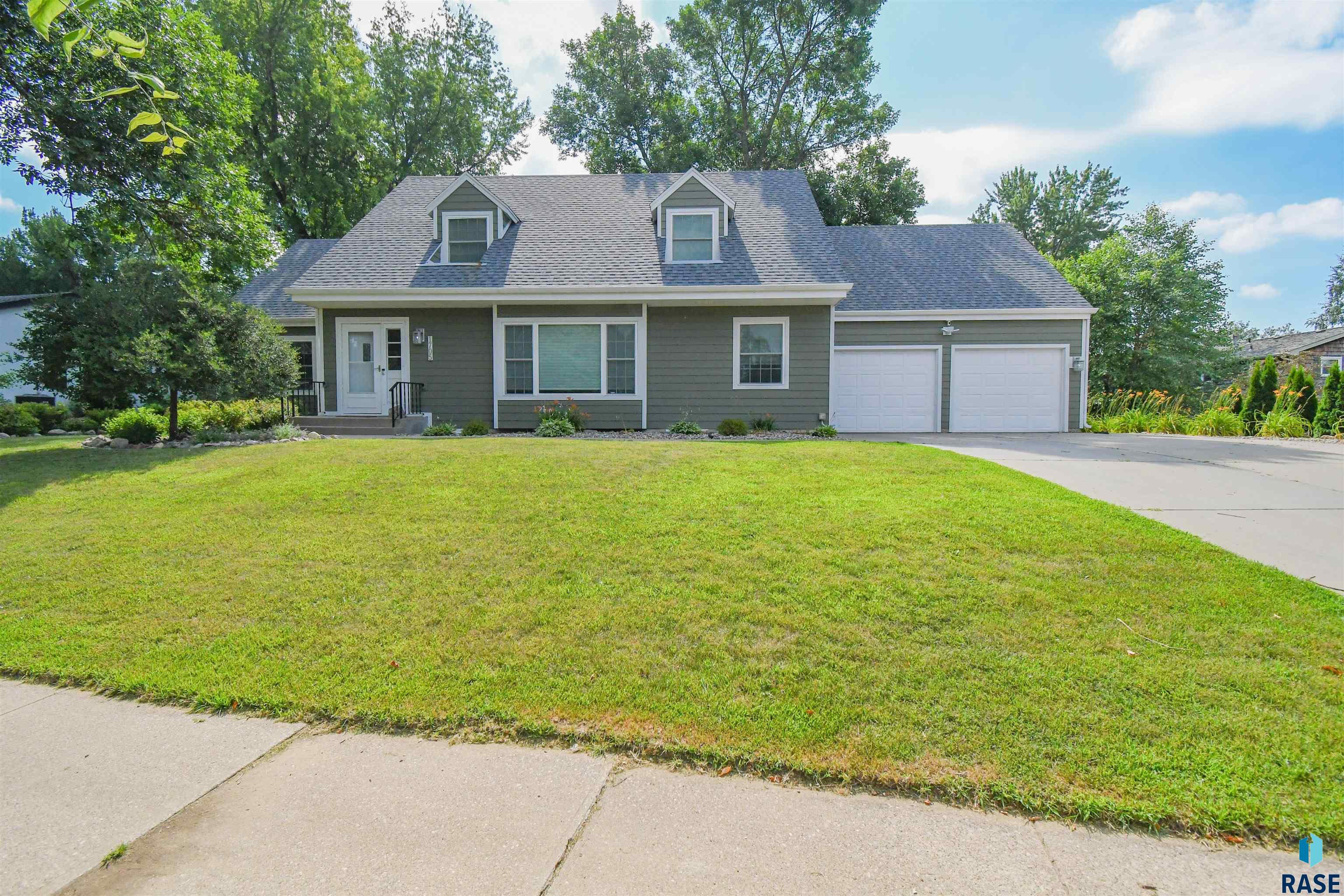 1705 E Edgewood Road — photo