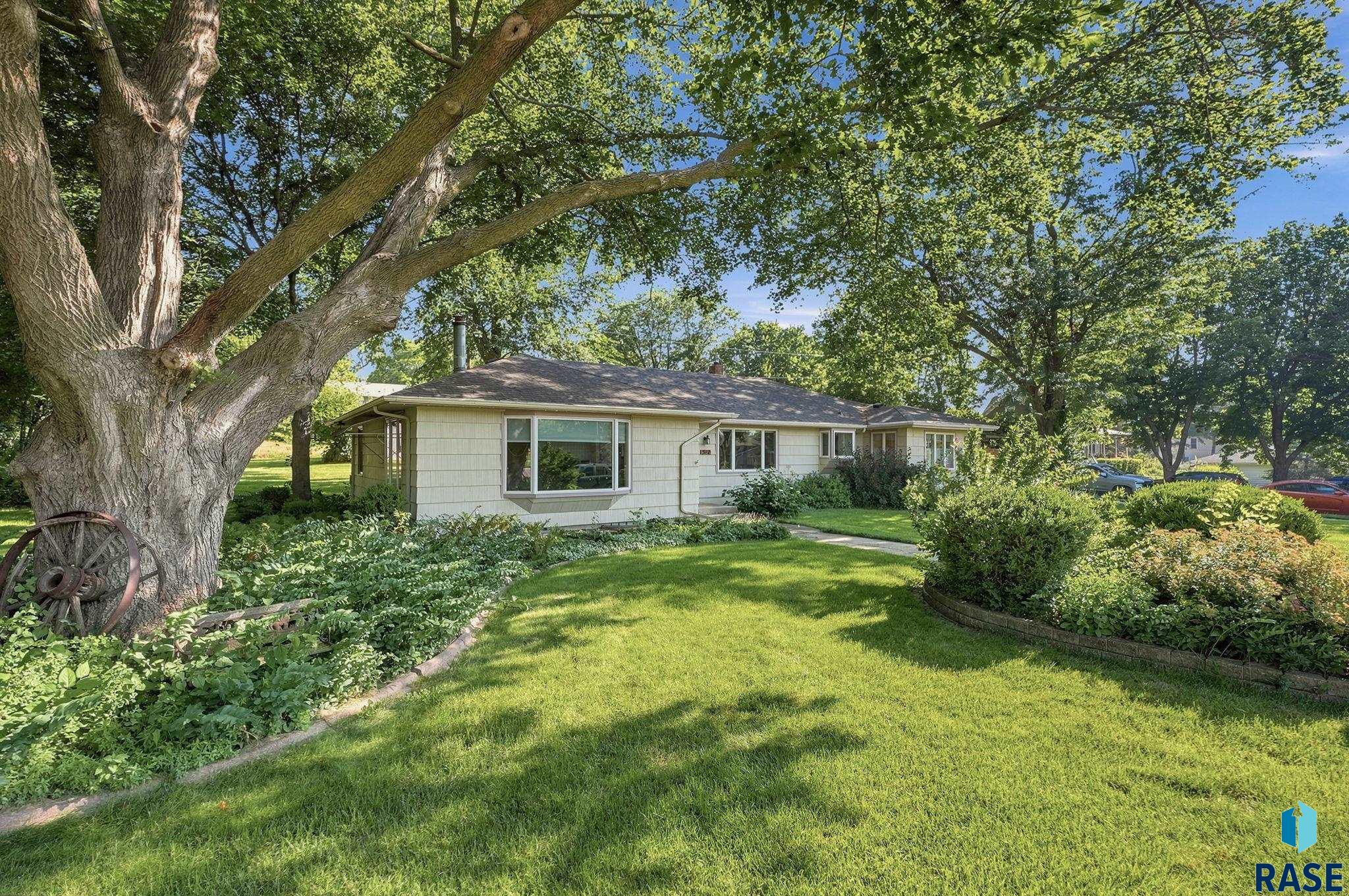 512 E 7th Street, Dell Rapids, SD 57022 — photo 2