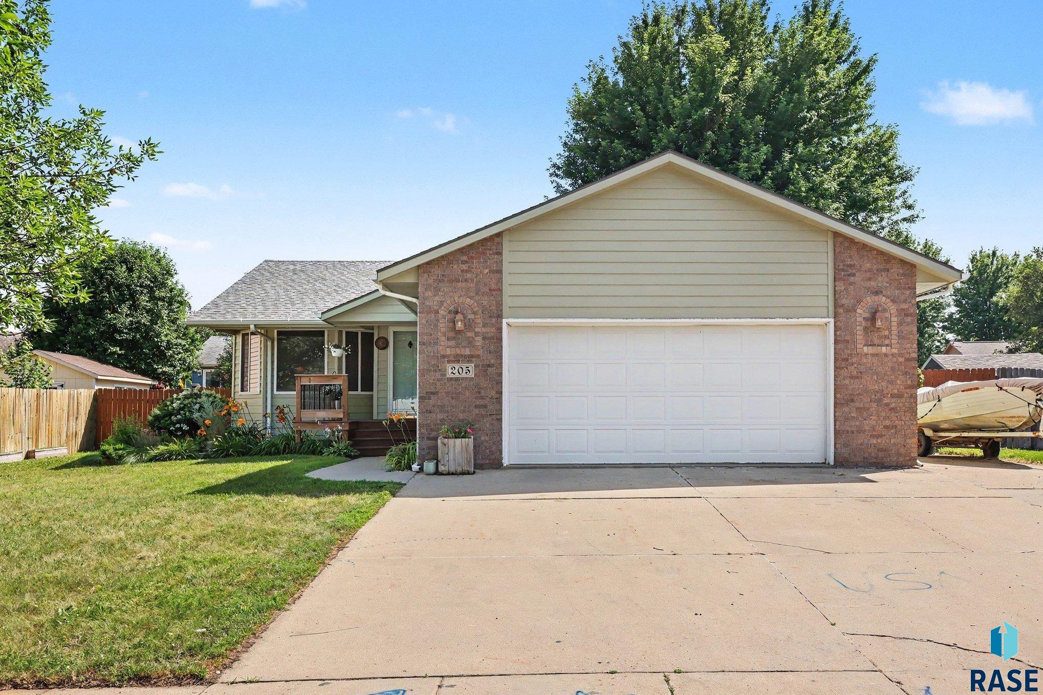 205 W Hackberry Street, Brandon, SD 57005 — photo 2