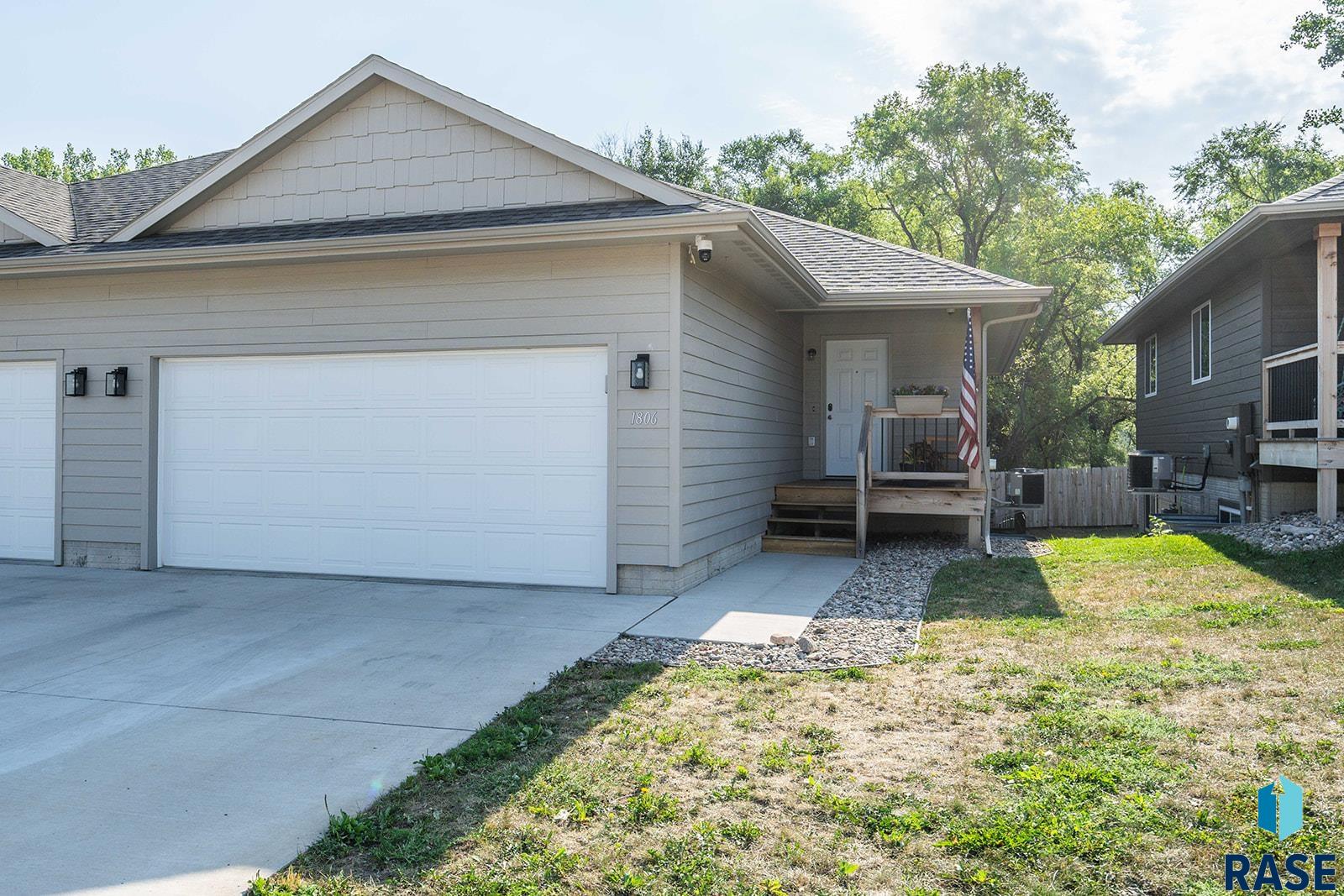 1806 N Oberg Circle — photo