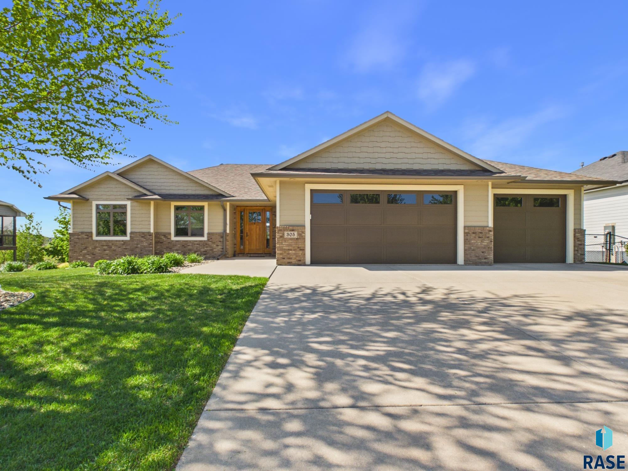 305 E 77th Street, Sioux Falls, SD 57108 — photo 2
