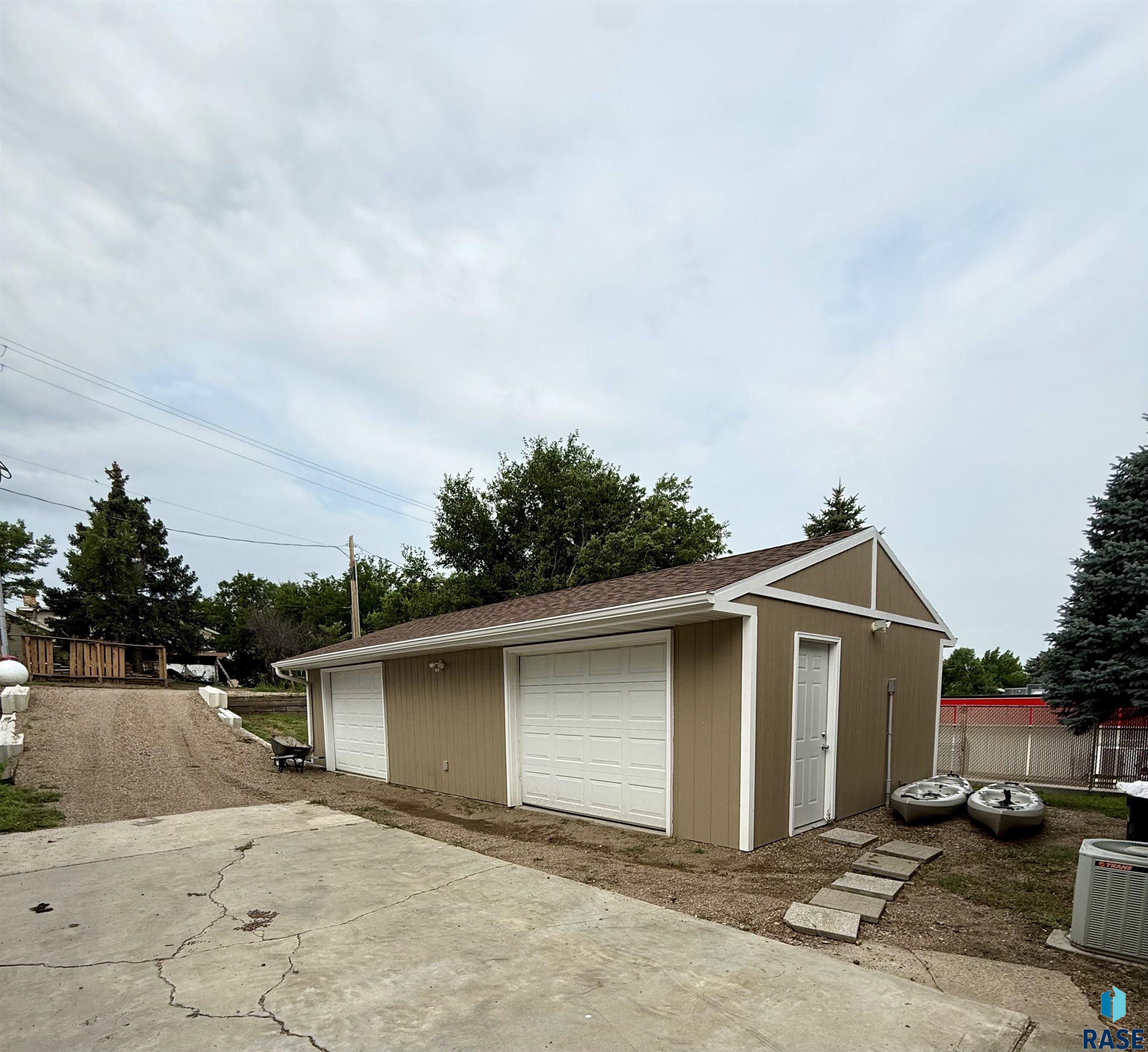 208 E King Street, Chamberlain, SD 57325 — photo 3