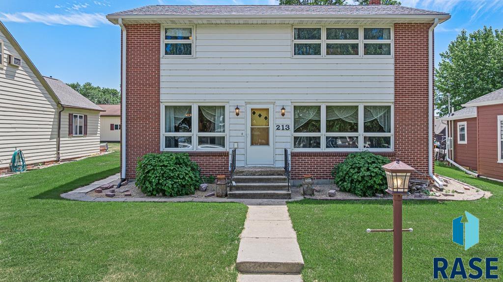213 E 2nd Street — photo