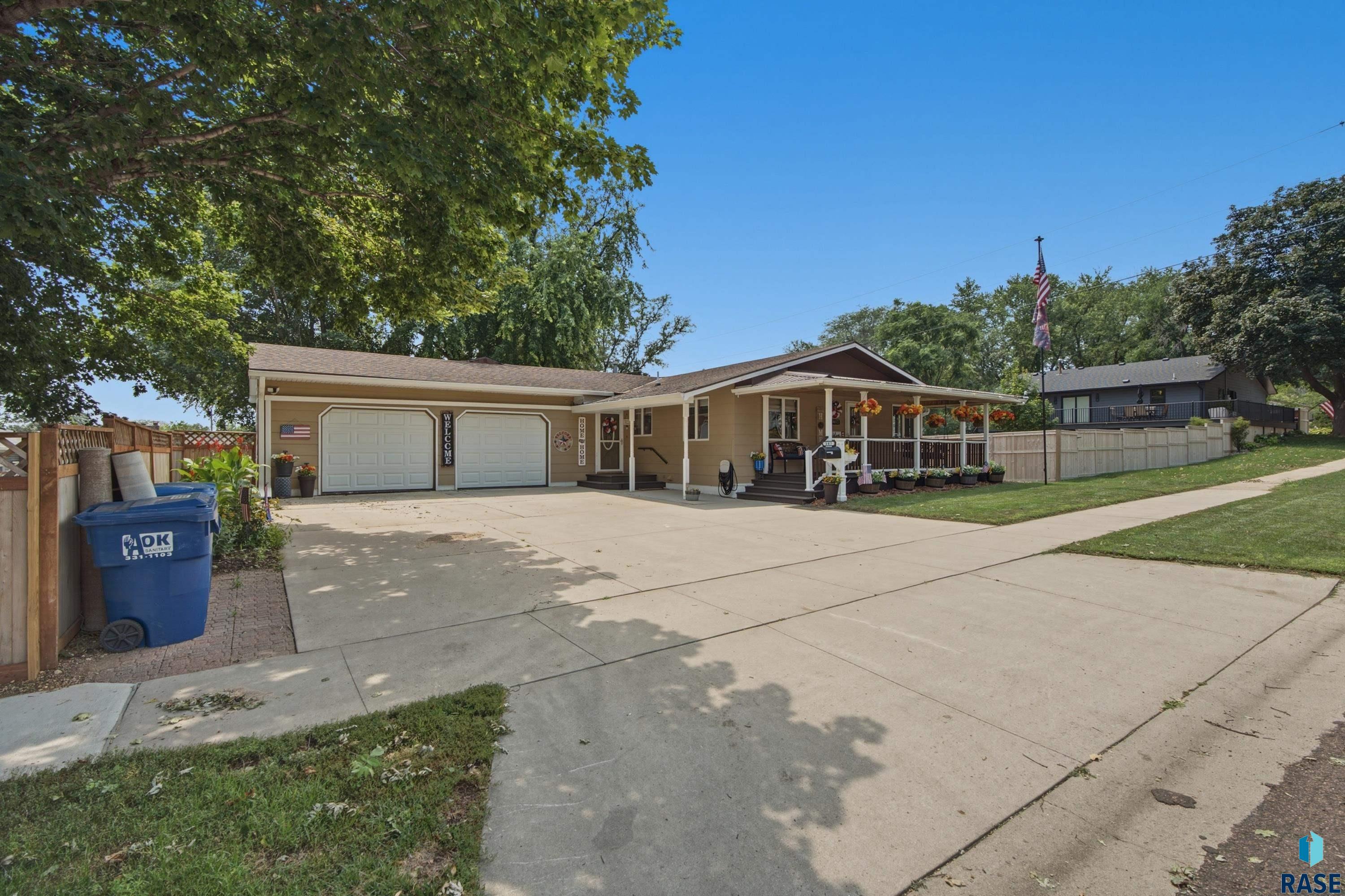 807 E Elder Street, Canton, SD 57013 — photo 2