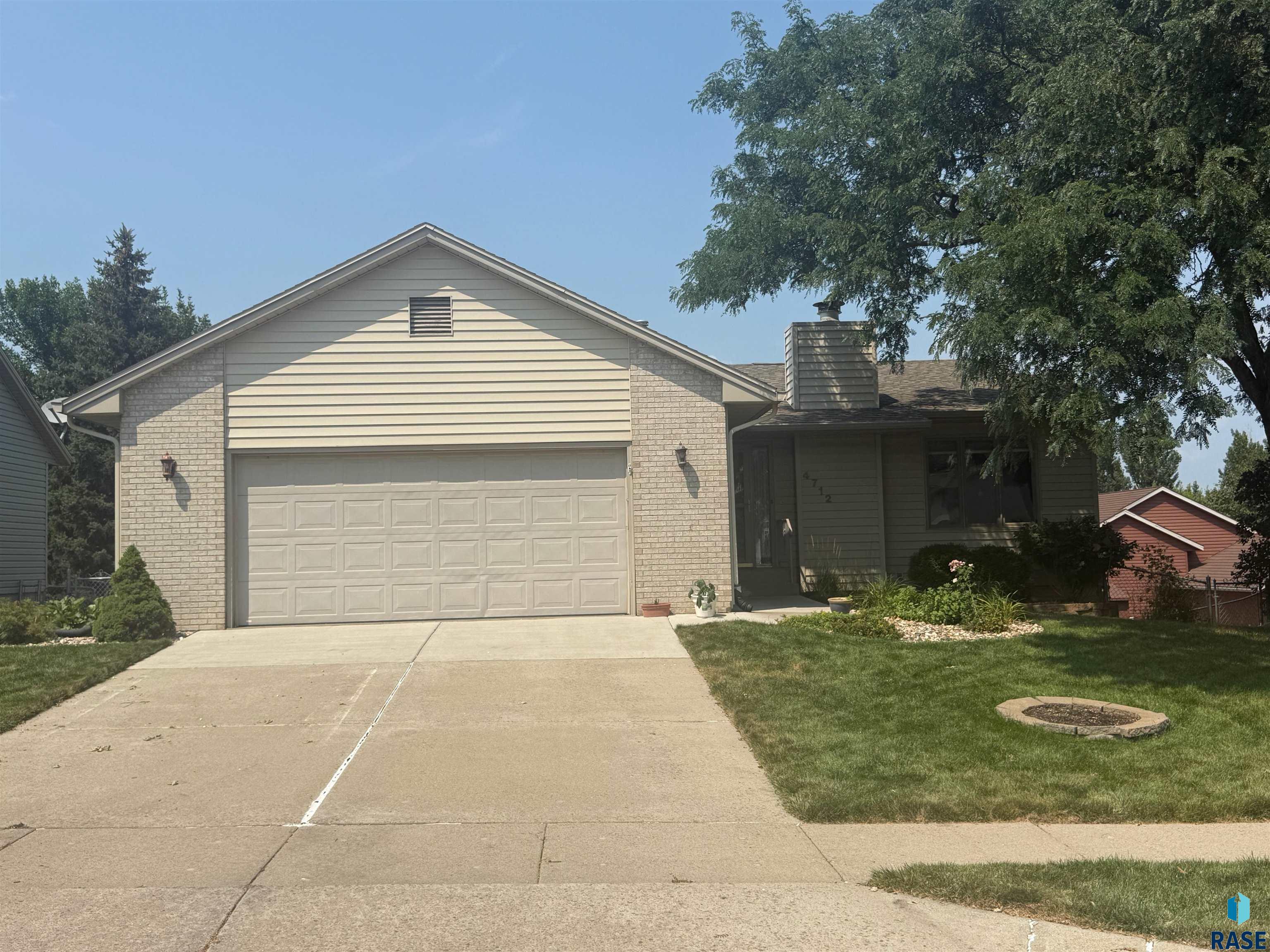 4712 E Hanna Circle — photo