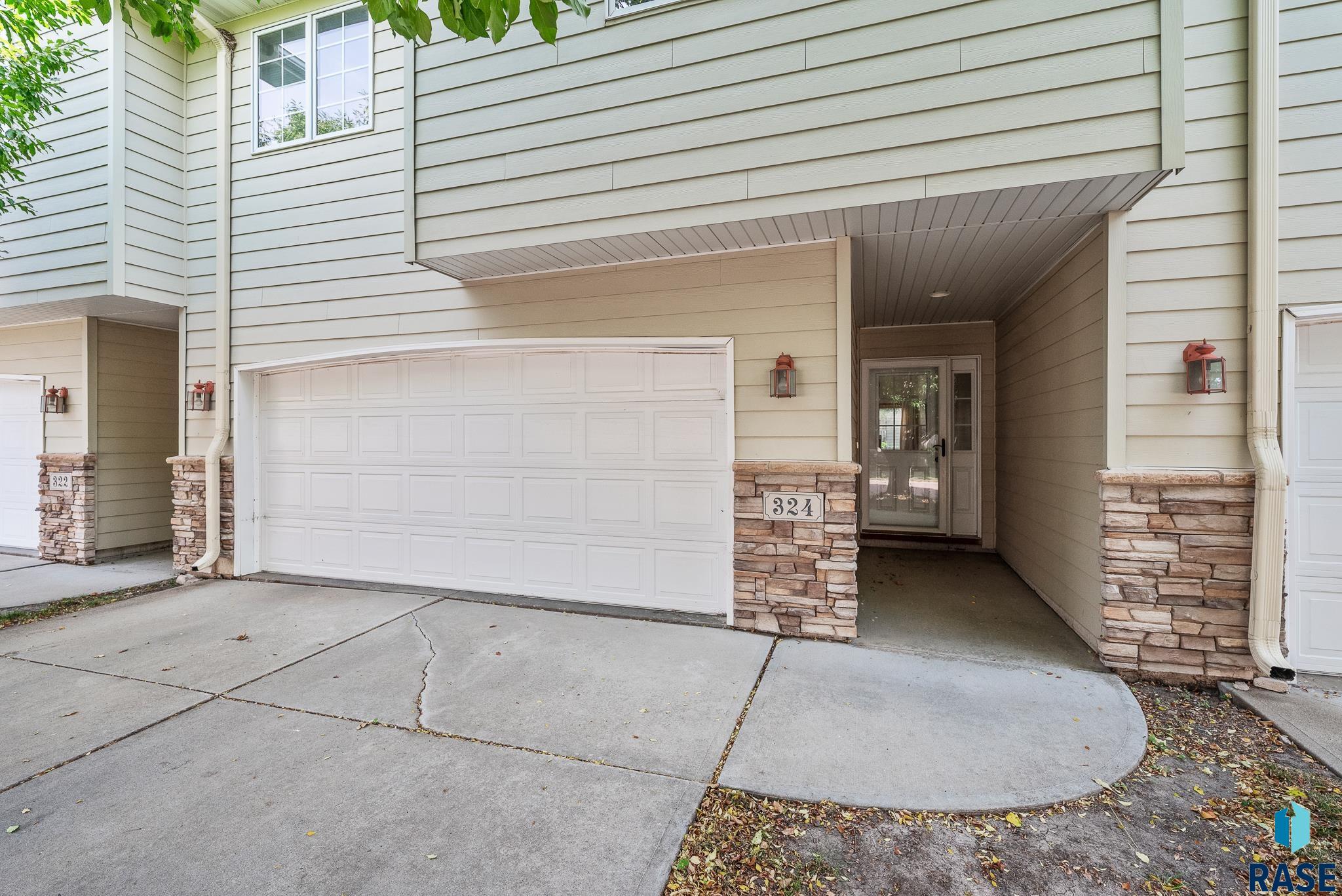324 S Spring Place, Brandon, SD 57005 — photo 2