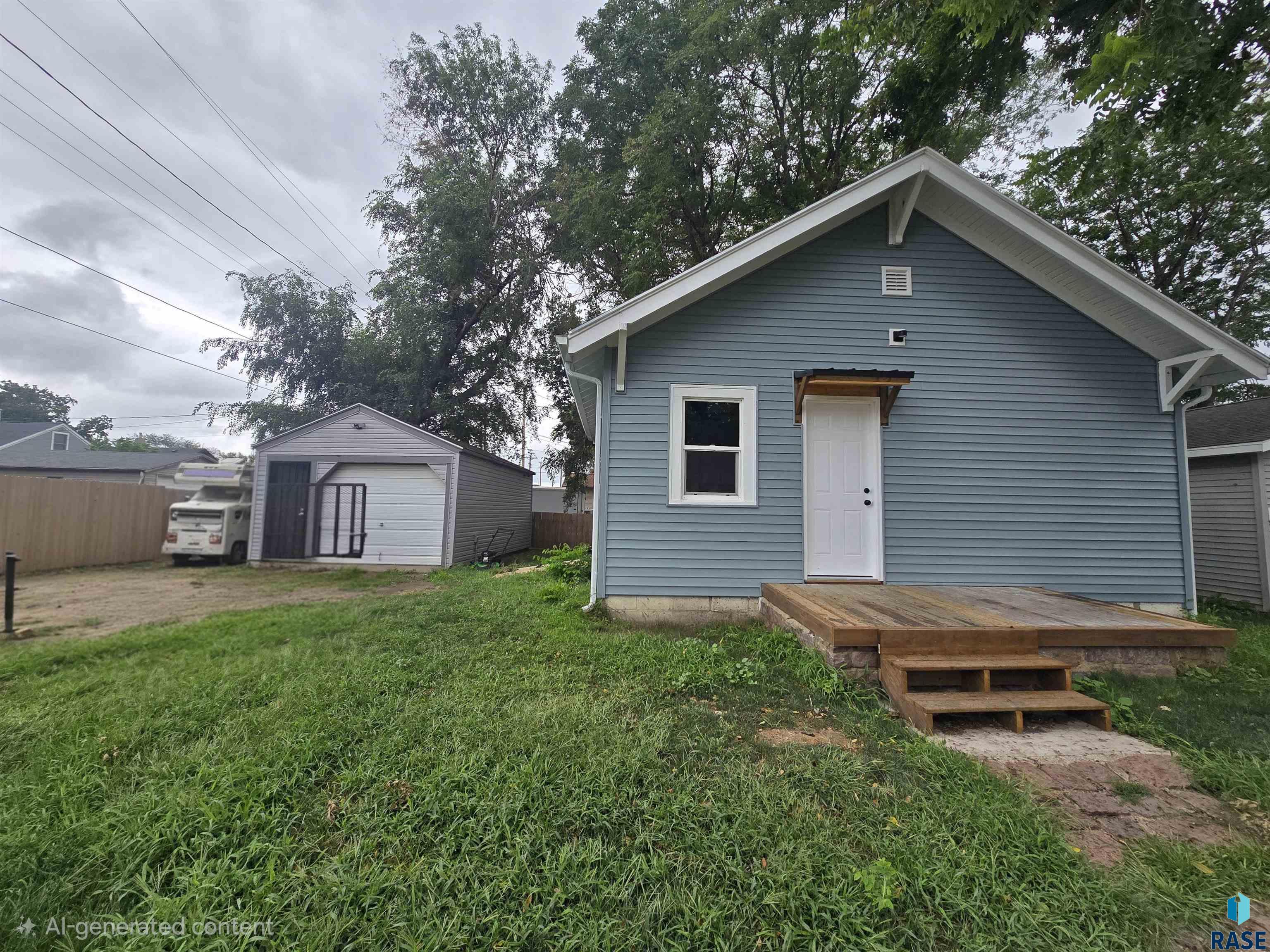 707 E 7th Street — photo