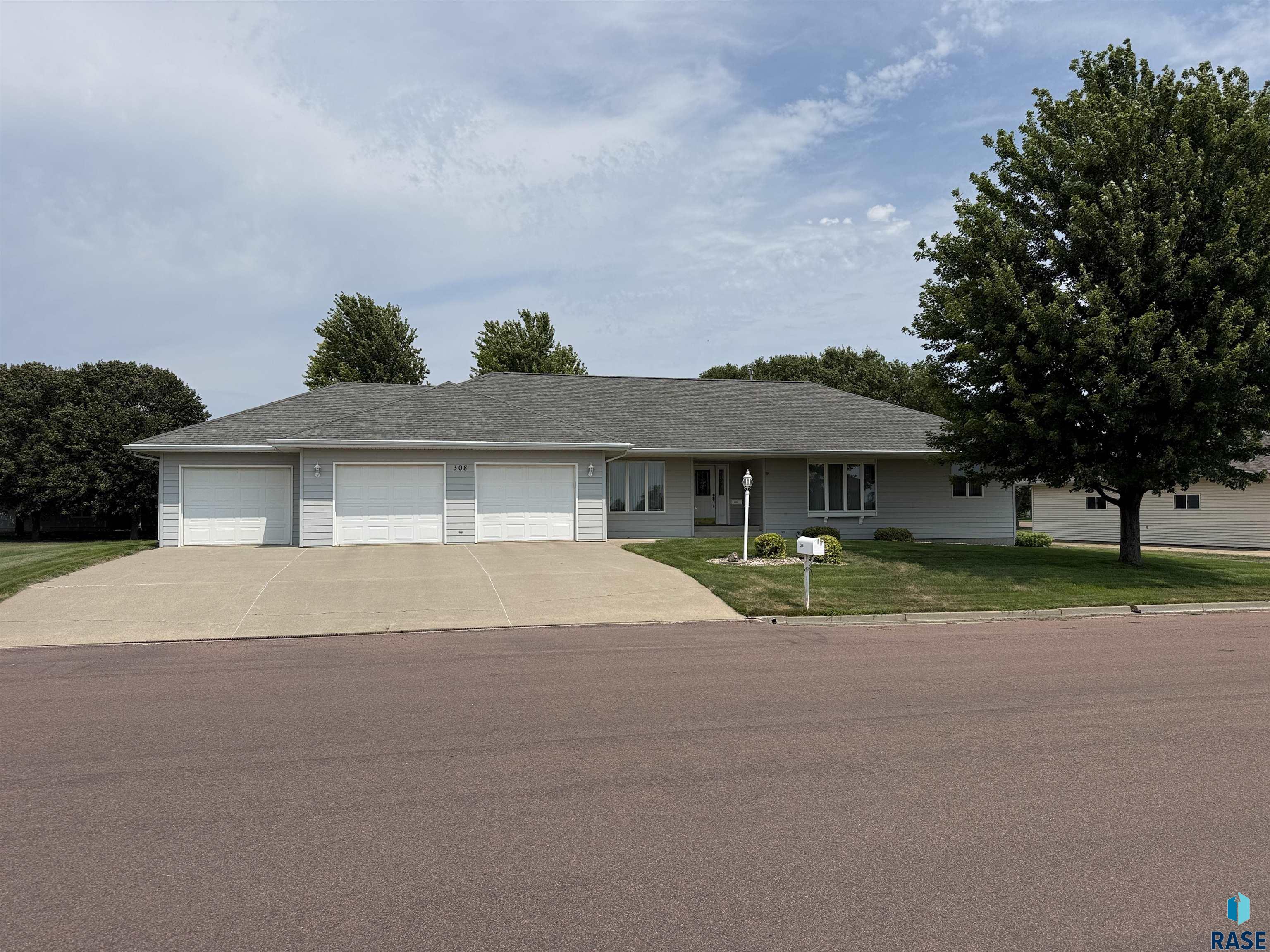 308 E Wagner Street, Marion, SD 57043 — photo 2