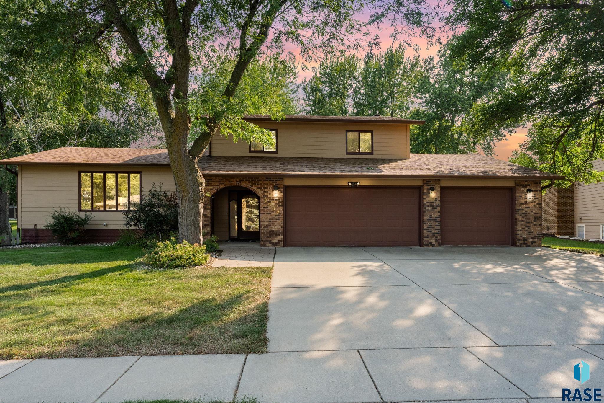 2433 E Stanton Drive — photo