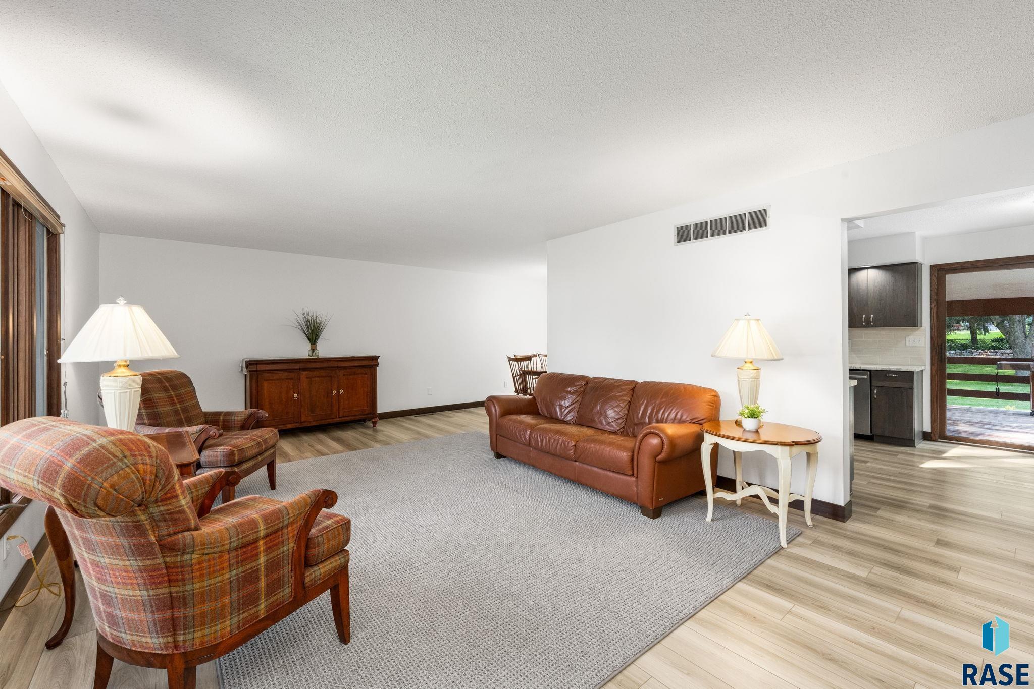 2433 E Stanton Drive, Sioux Falls, SD 57103 — photo 2