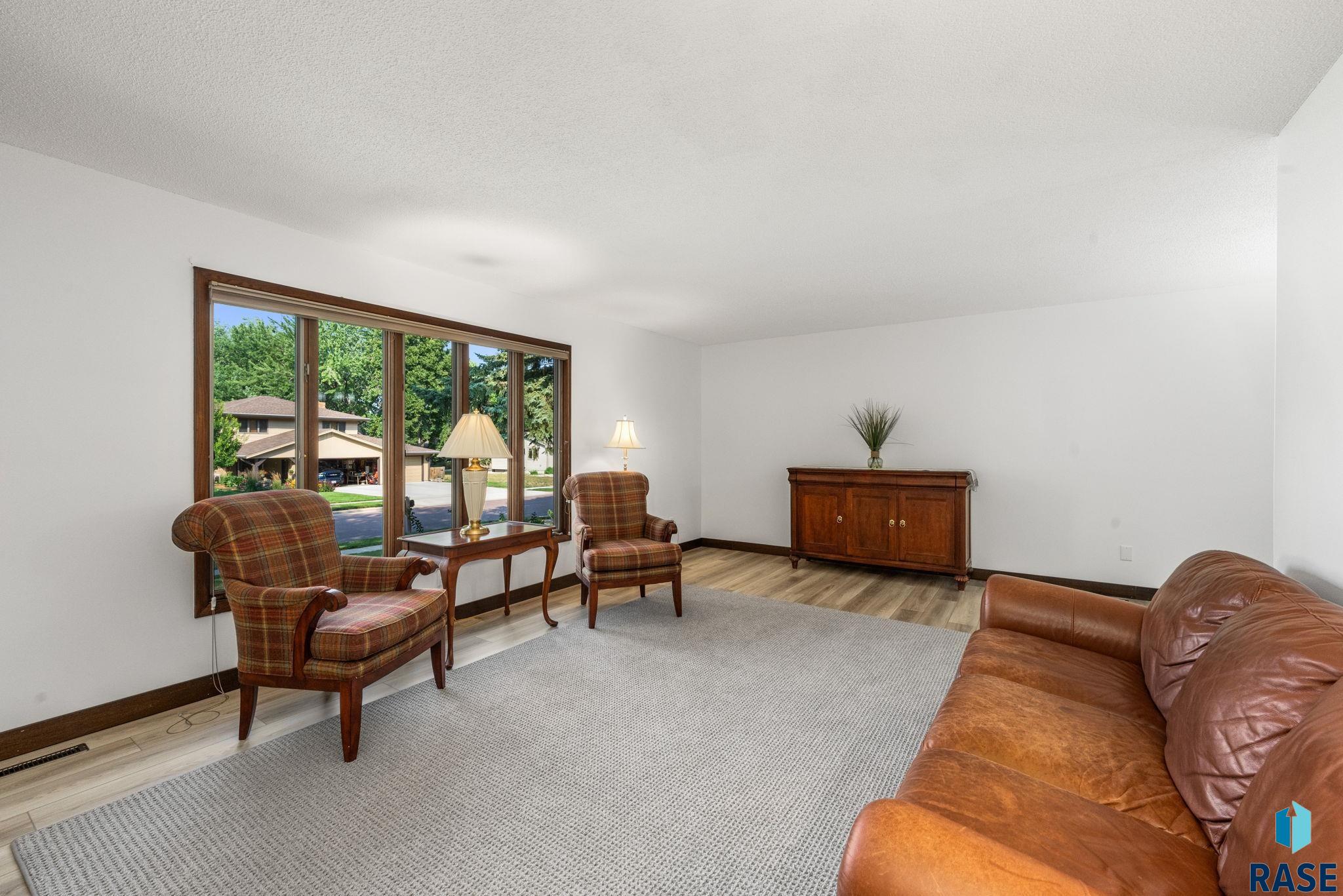2433 E Stanton Drive, Sioux Falls, SD 57103 — photo 3