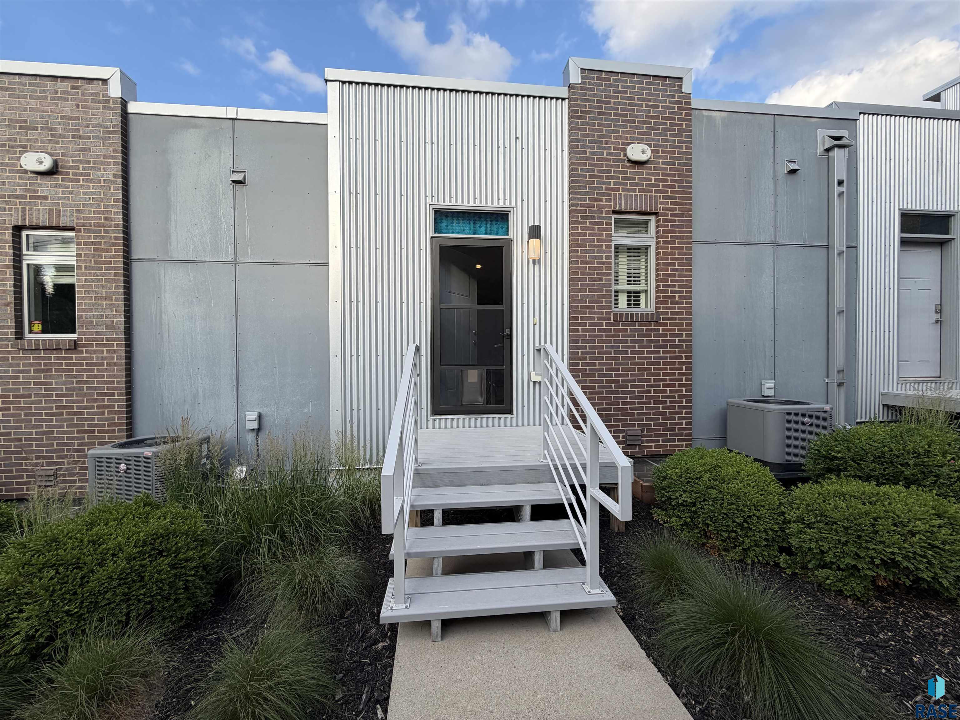 226 E Residence Place — photo