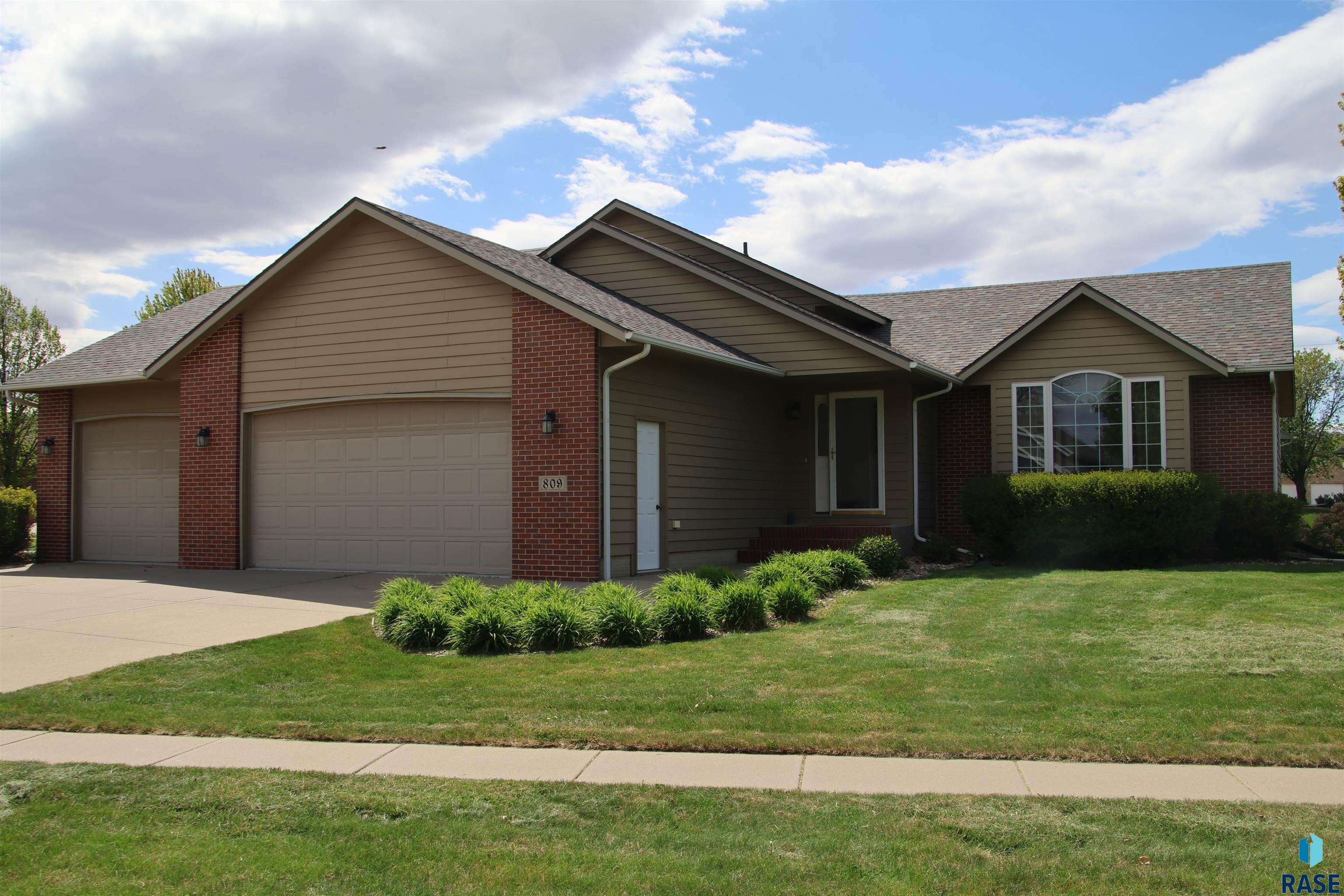 809 S Outlook Drive — photo