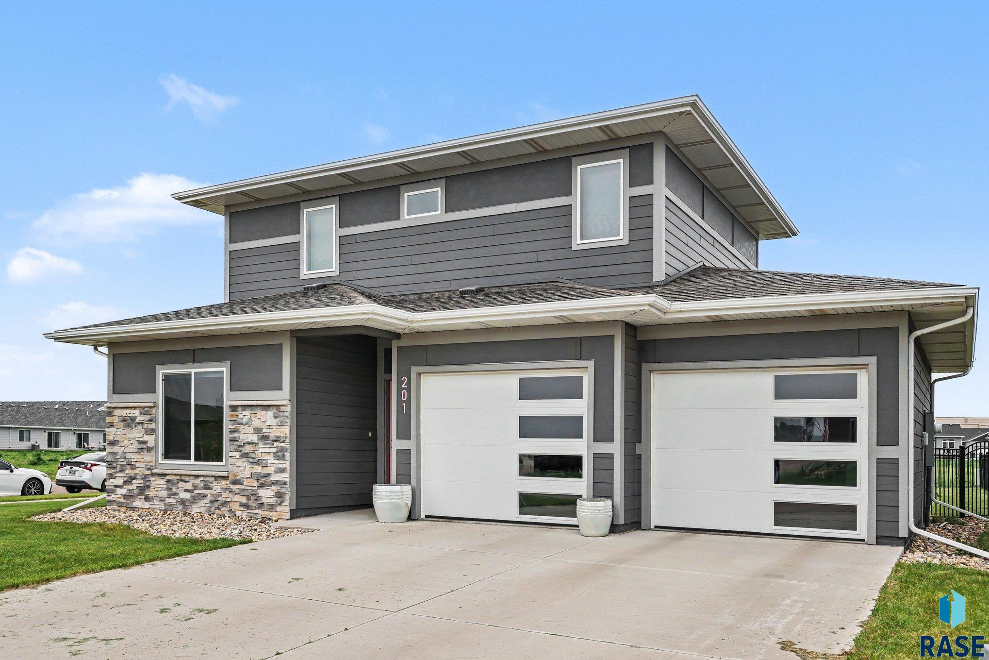 201 Lydia Court — photo
