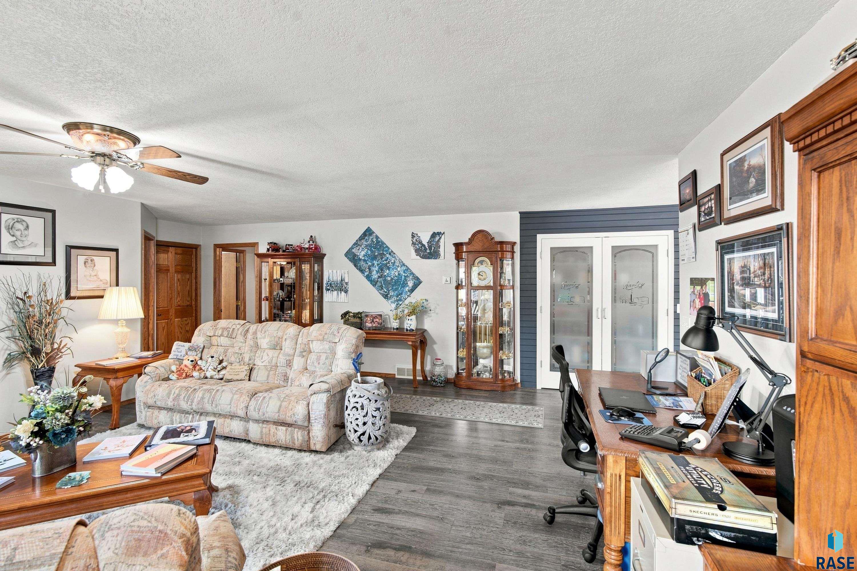 521 E Lightner Avenue, Salem, SD 57058 — photo 3