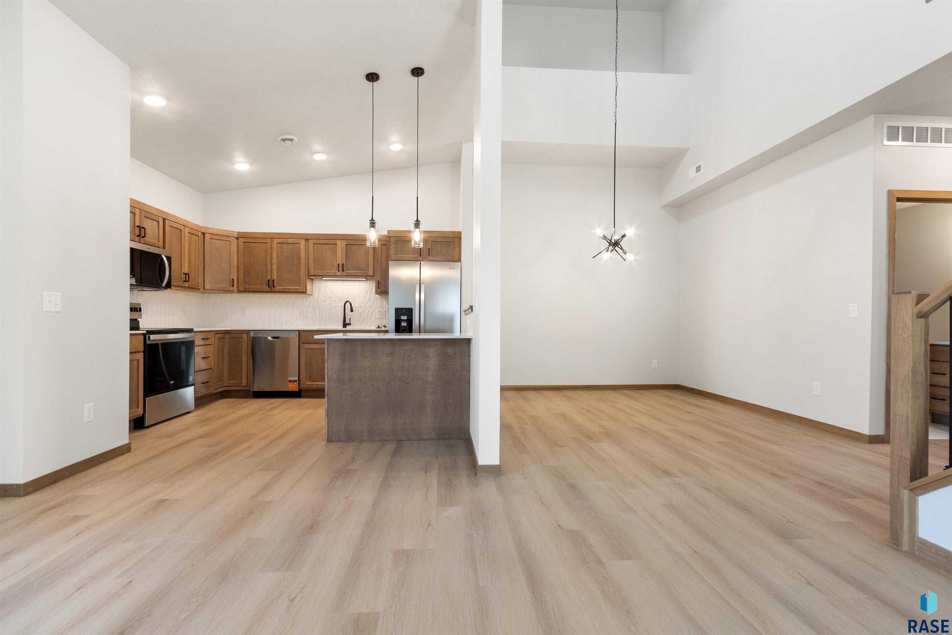 2401 E Jetty Place, Sioux Falls, SD 57108 — photo 2