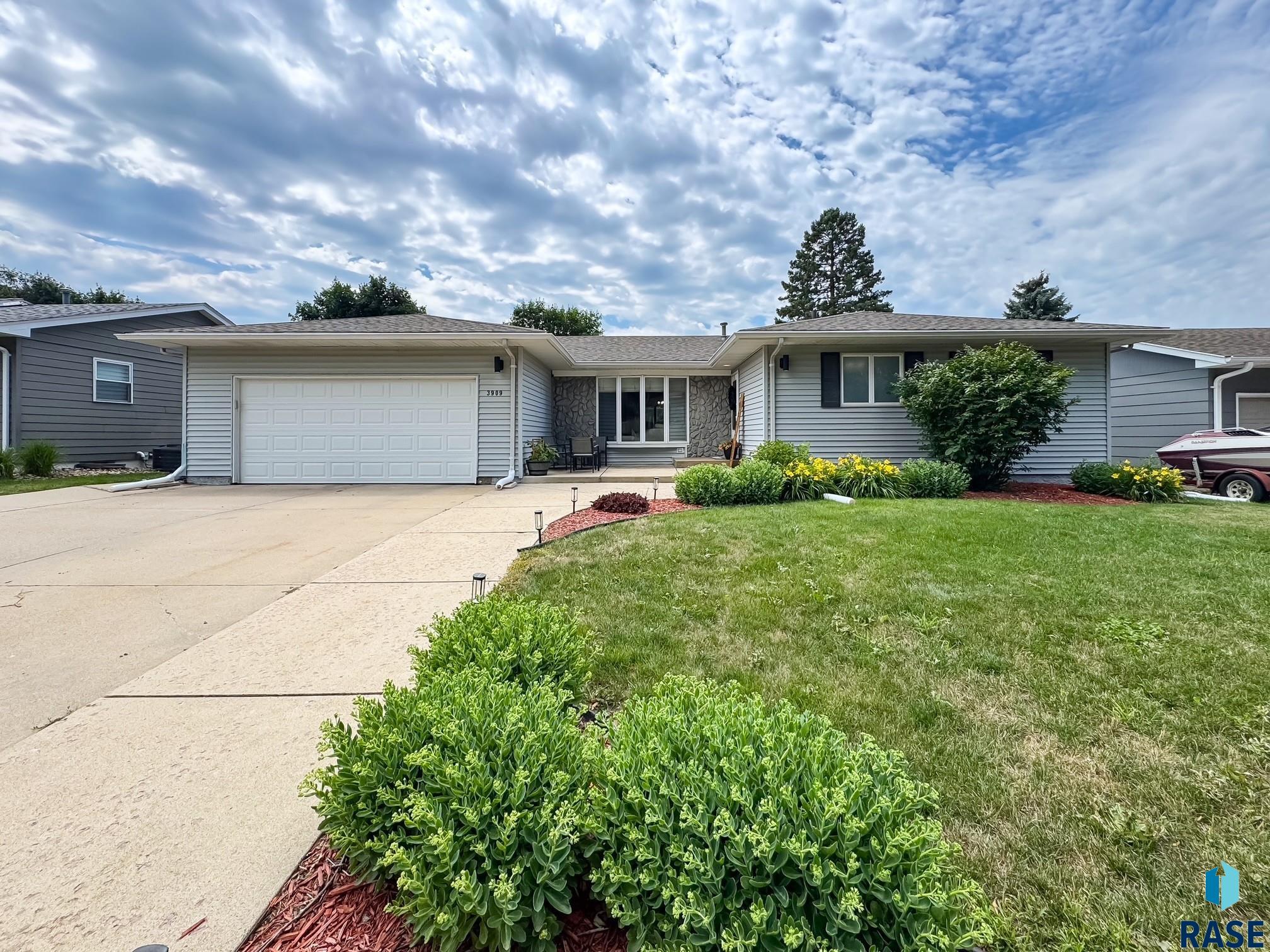 3909 E Ronning Drive — photo