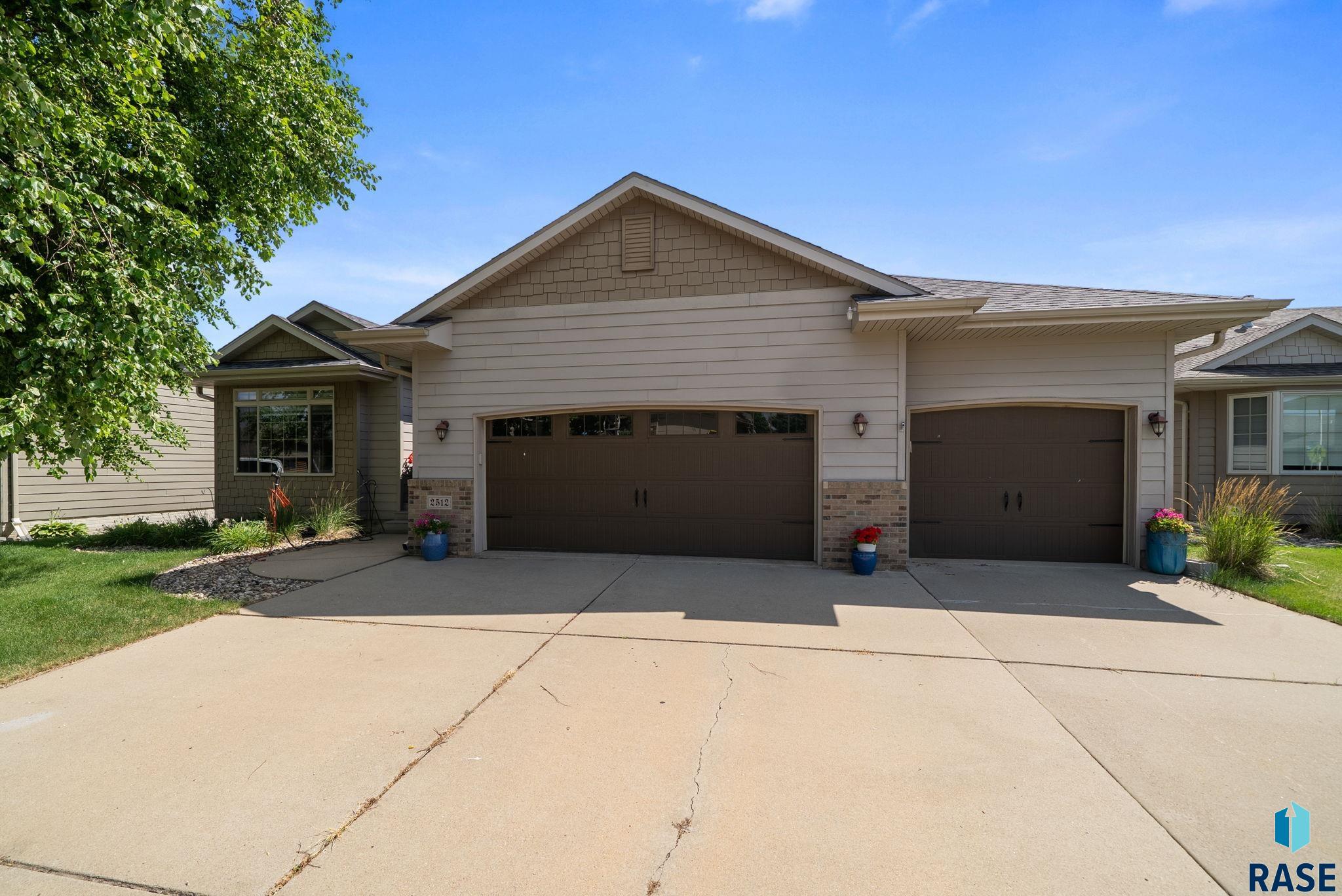 2512 S Lancaster Drive — photo