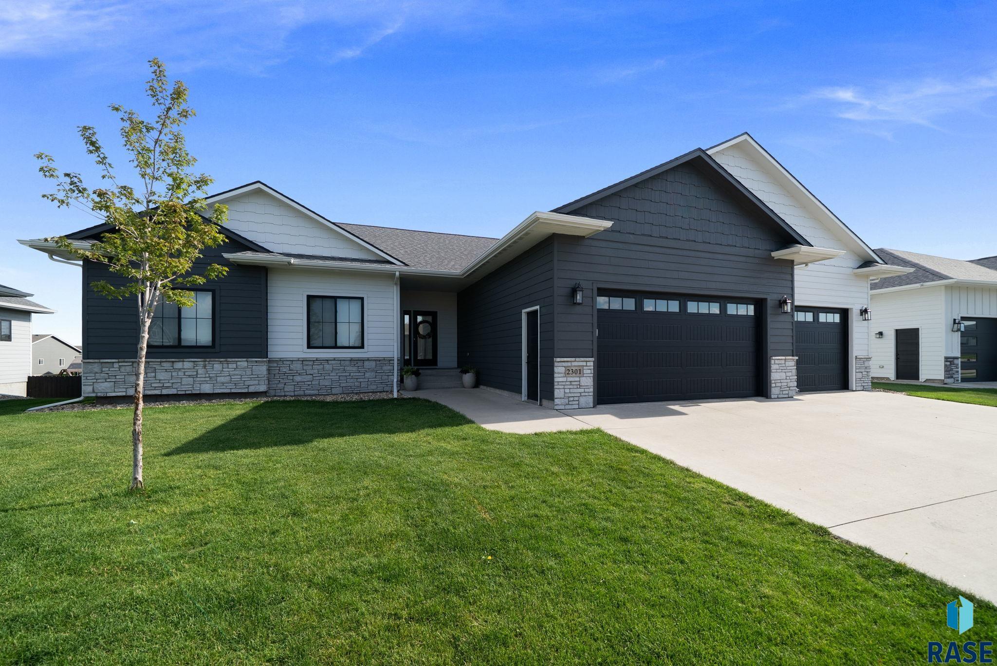 2301 E Mary Moore Drive, Tea, SD 57064 — photo 2