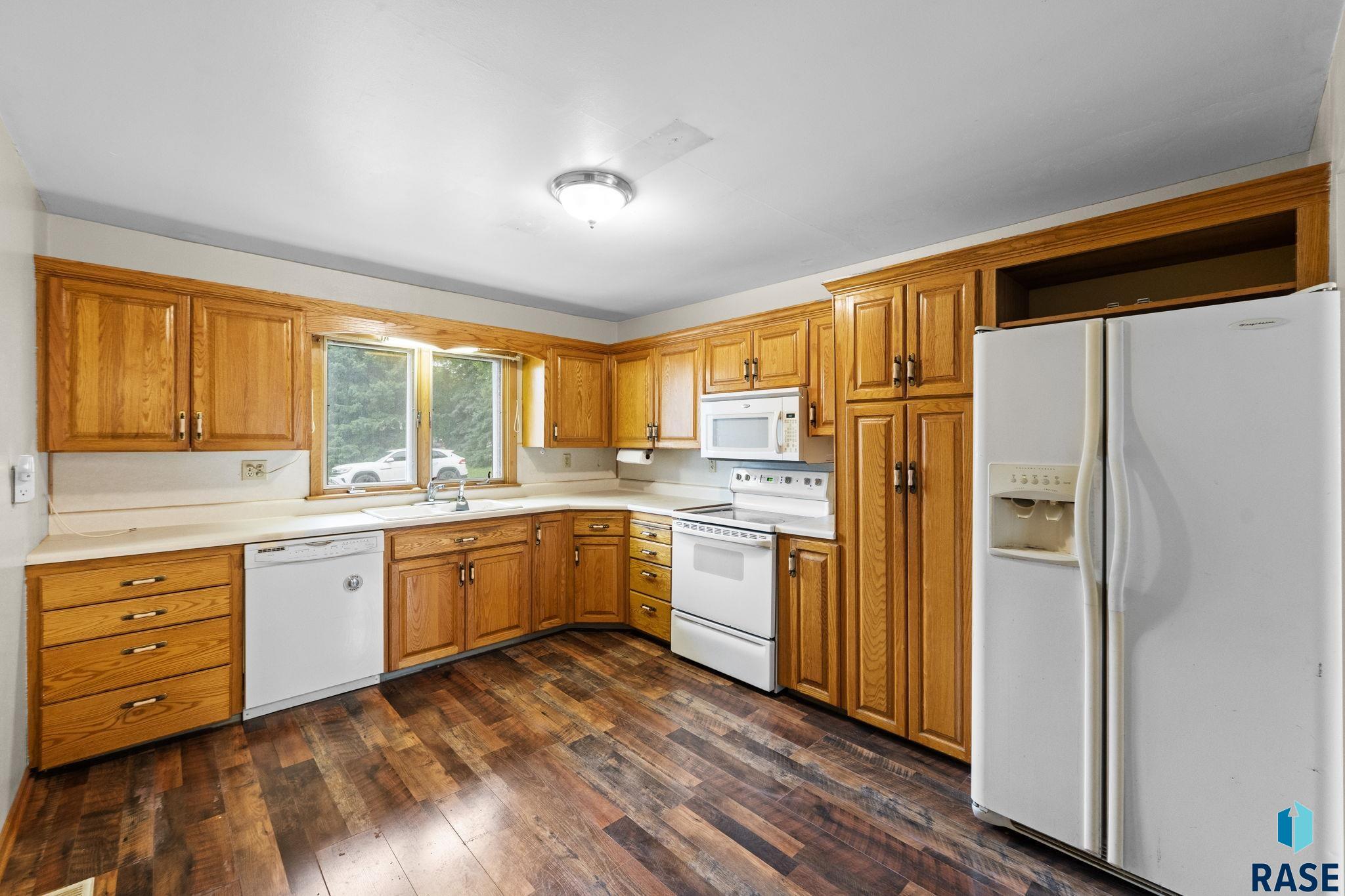 300 E 2nd Street, Marion, SD 57043 — photo 2