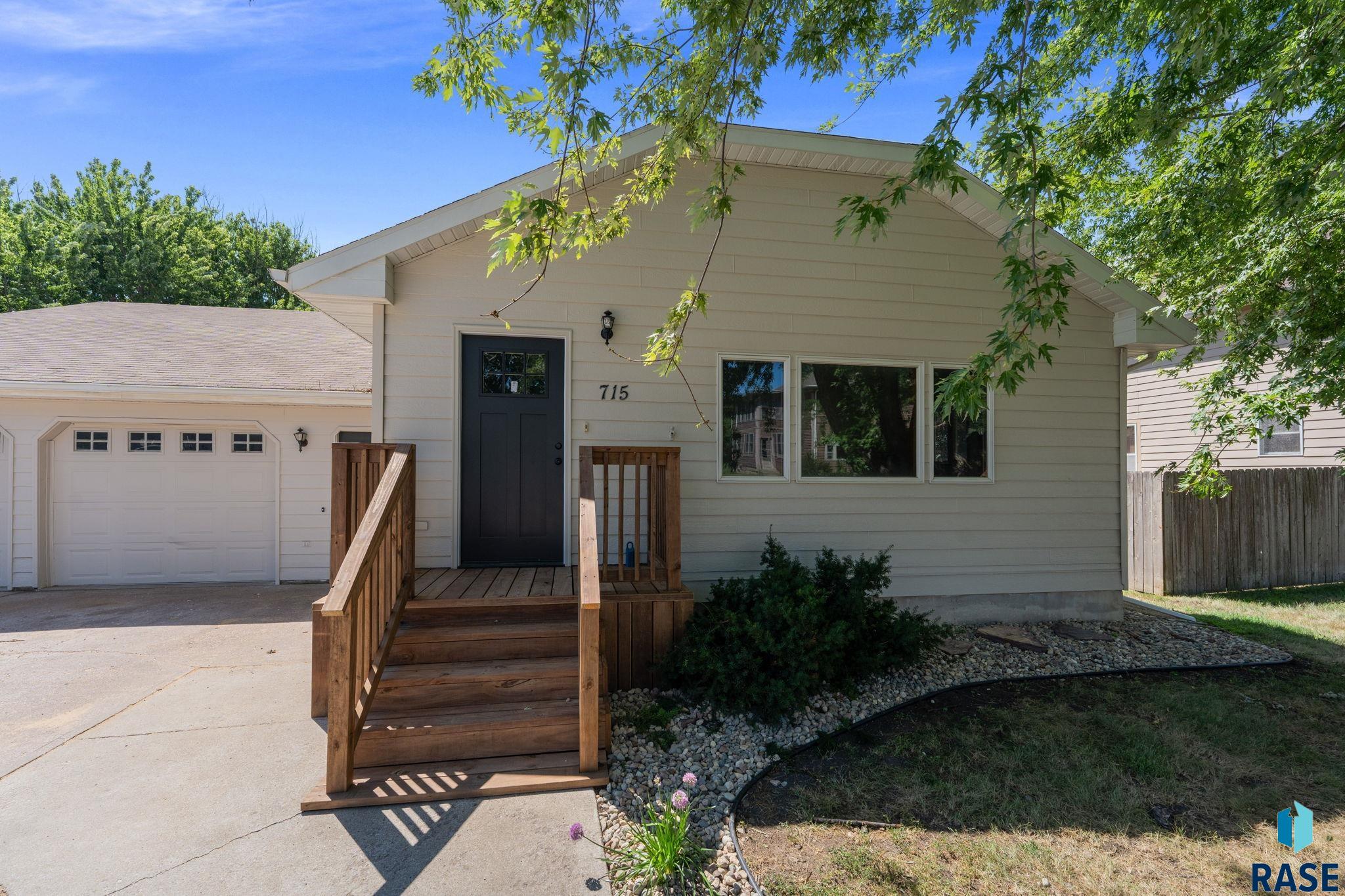 715 E 6th Street, Dell Rapids, SD 57022 — photo 2