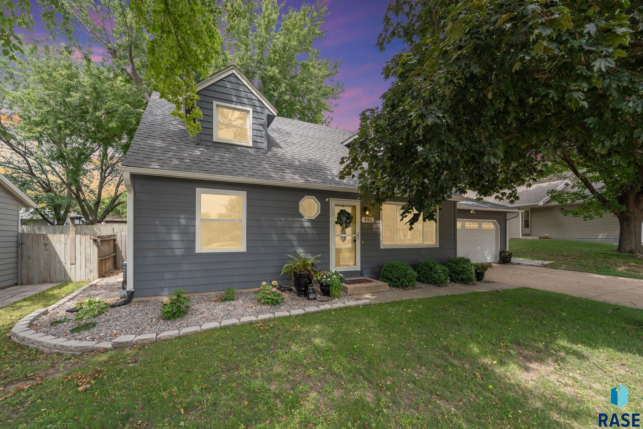 4416 E Oak Street — photo