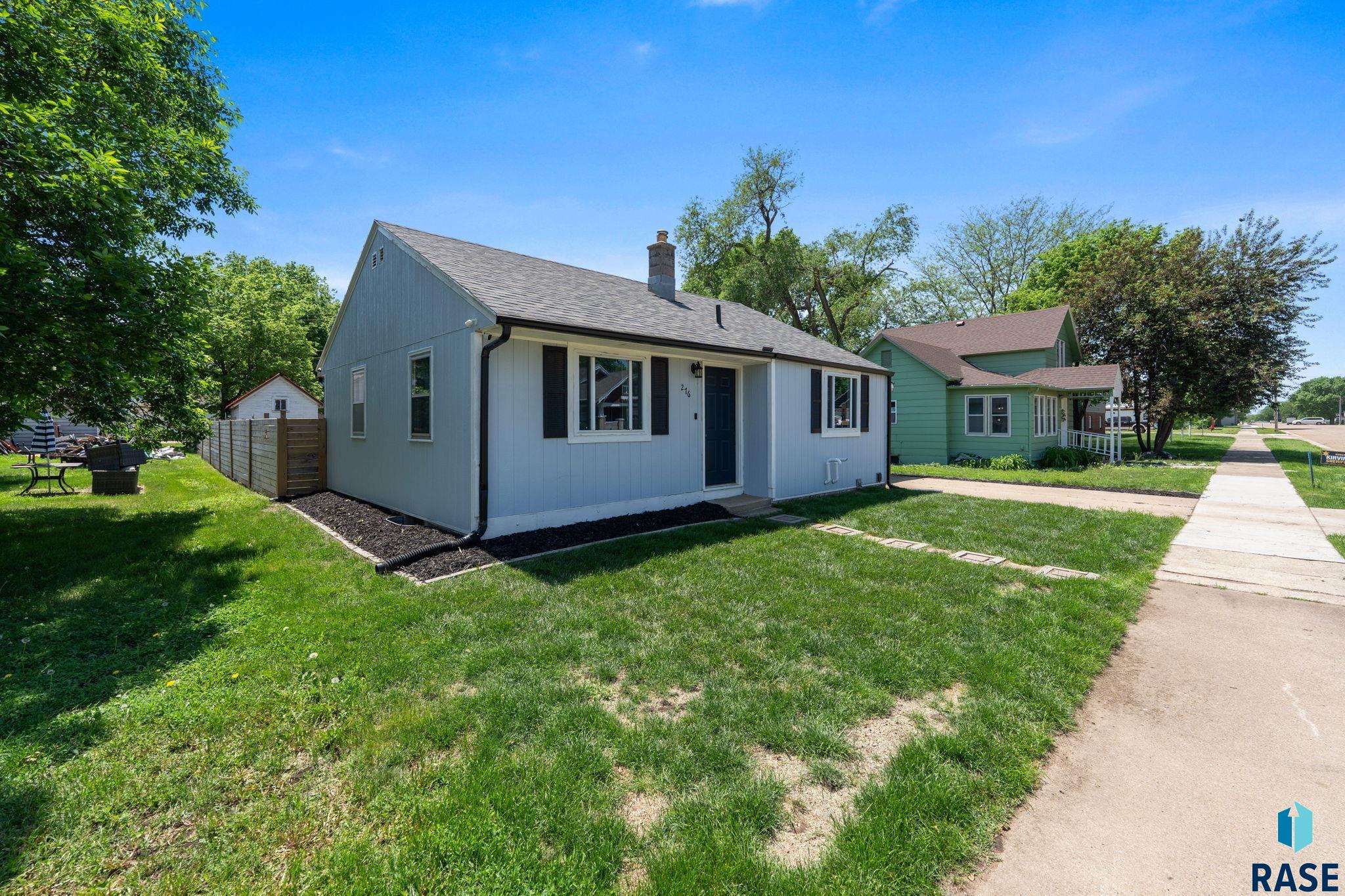 276 E 3rd Street, Parker, SD 57053 — photo 2