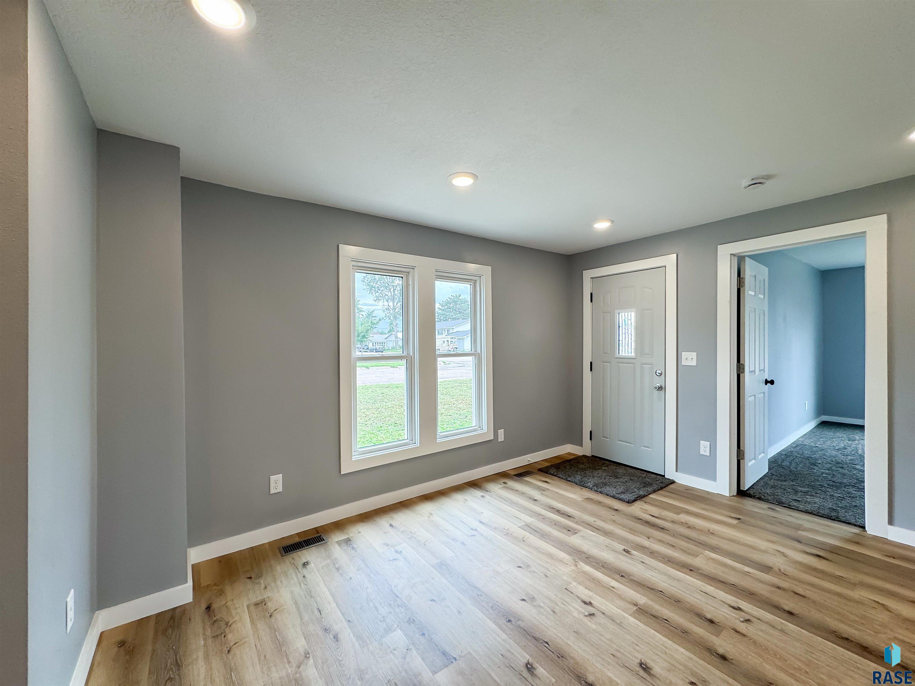 422 E 4th Street, Canton, SD 57013 — photo 3