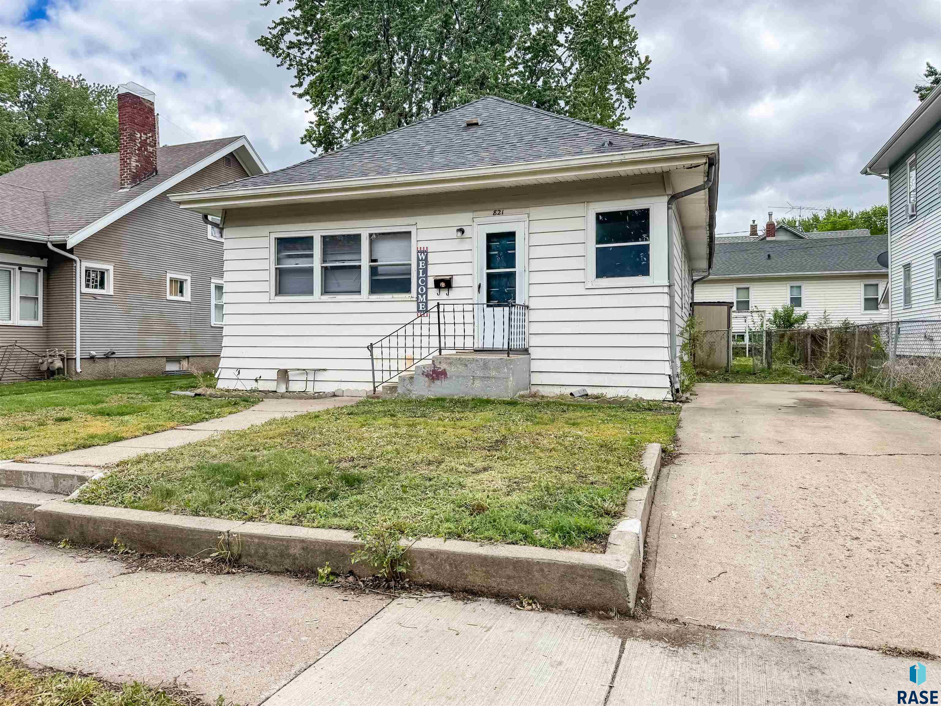 821 W 15th Street — photo